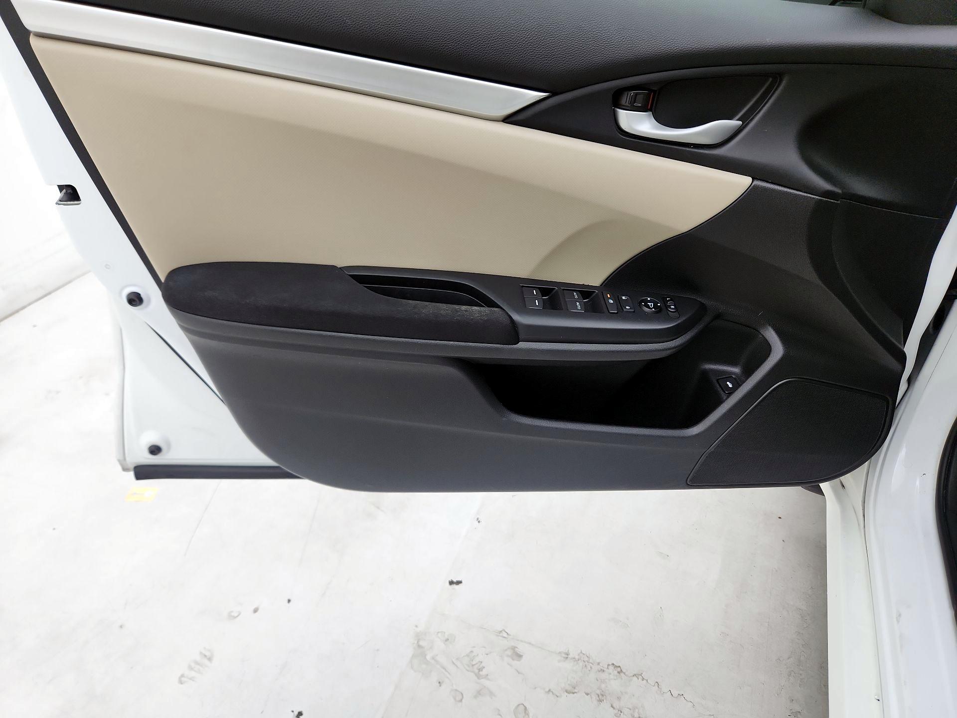 Thumbnail: 2016 Honda Civic - 12