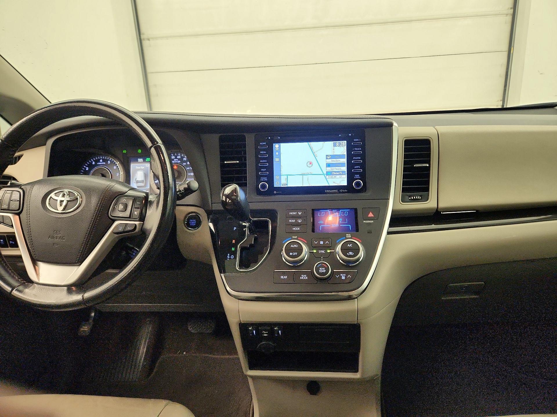 Thumbnail: 2018 Toyota Sienna - 9