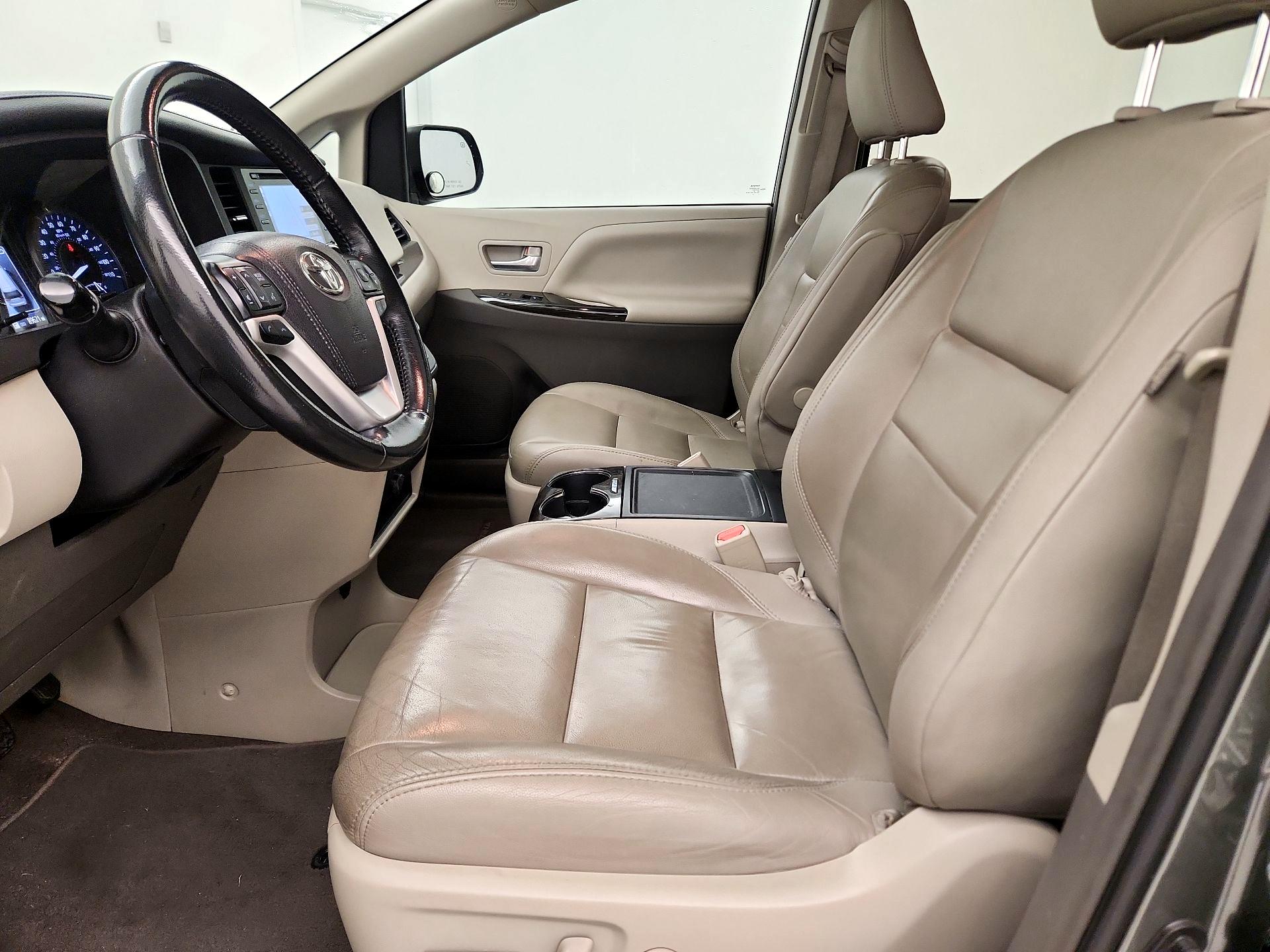 Thumbnail: 2018 Toyota Sienna - 11