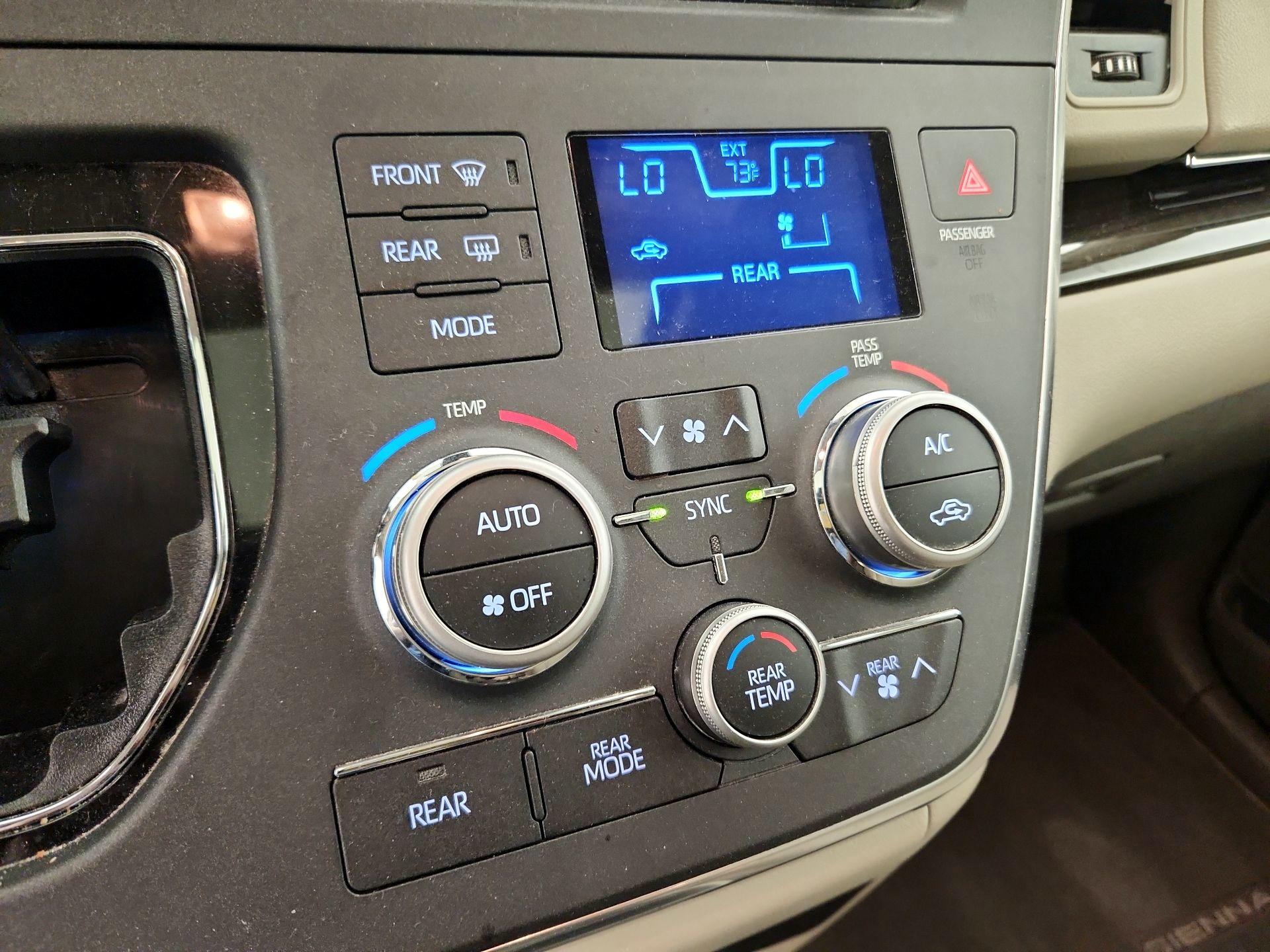 Thumbnail: 2018 Toyota Sienna - 17