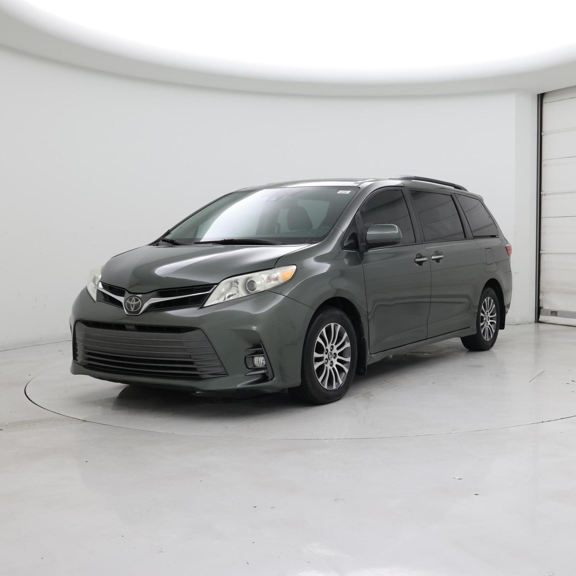 Thumbnail: 2018 Toyota Sienna - 4