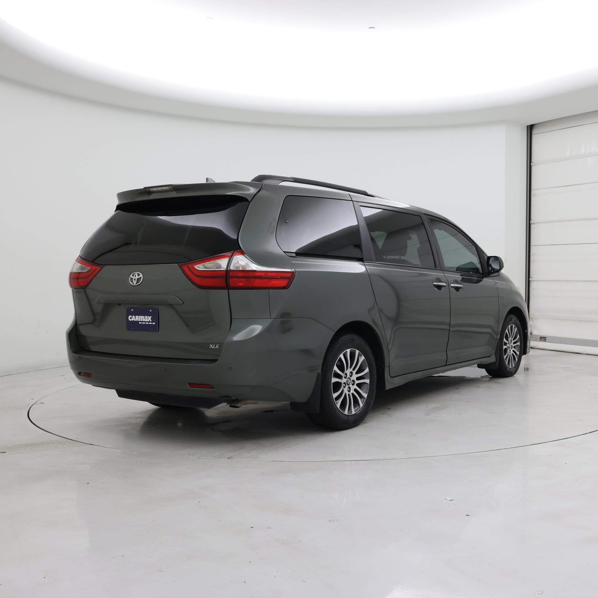 Thumbnail: 2018 Toyota Sienna - 8