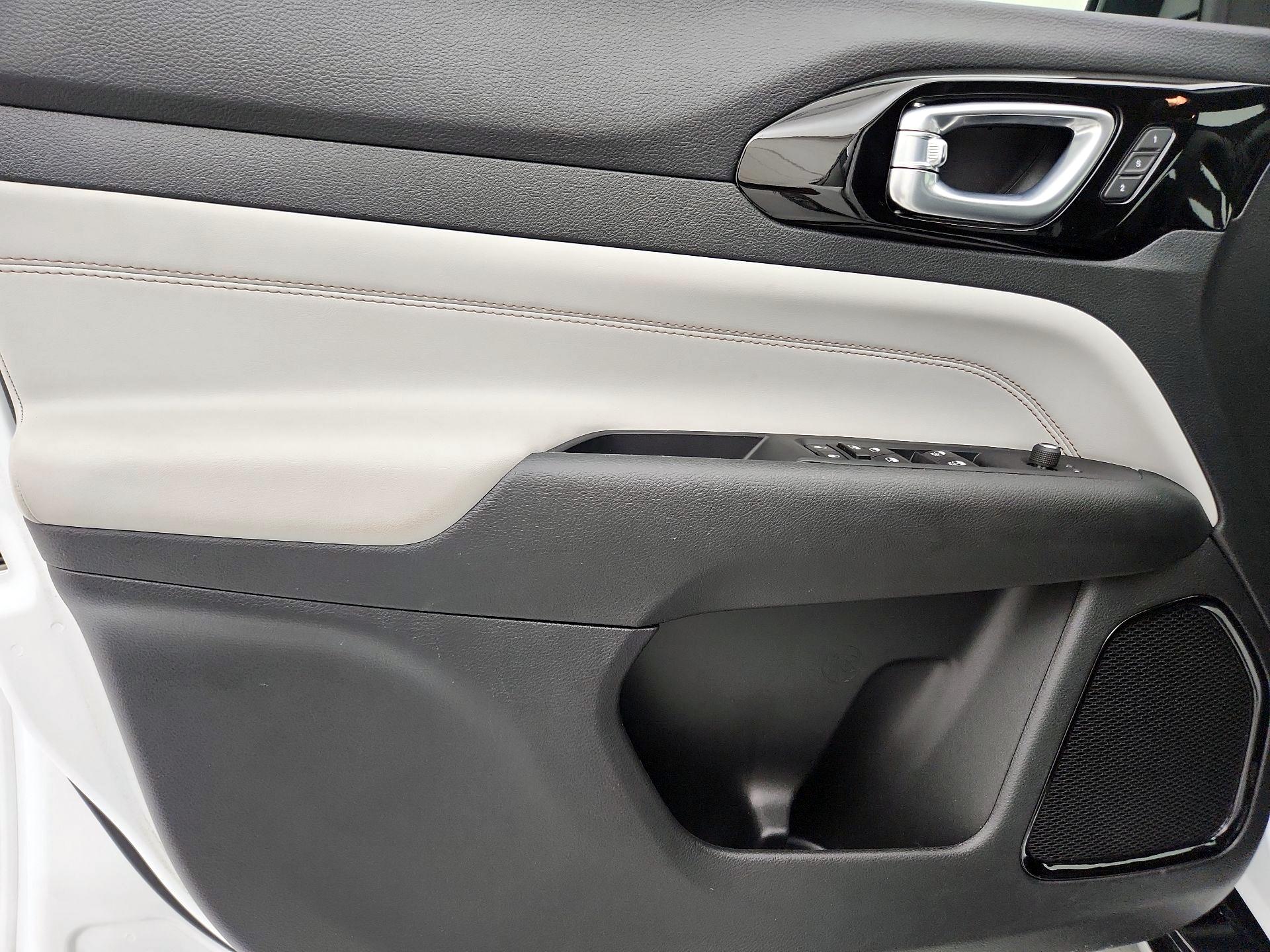 Thumbnail: 2023 Jeep Compass - 12