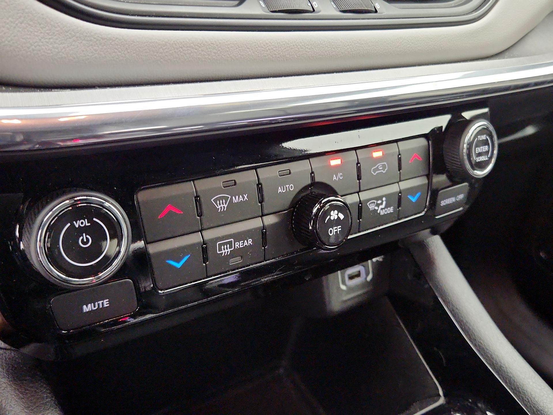 Thumbnail: 2023 Jeep Compass - 17