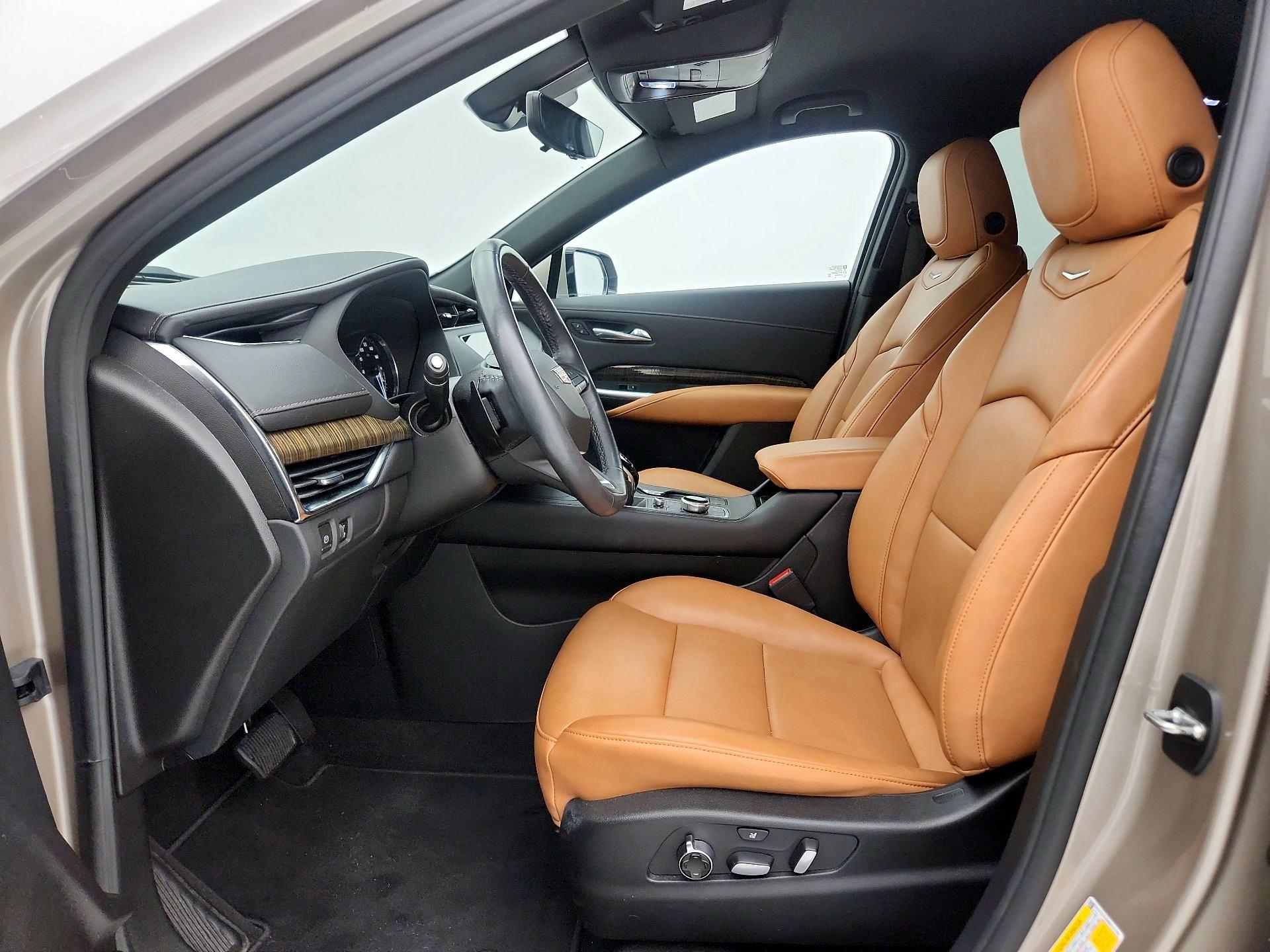 Thumbnail: 2022 Cadillac XT4 - 11