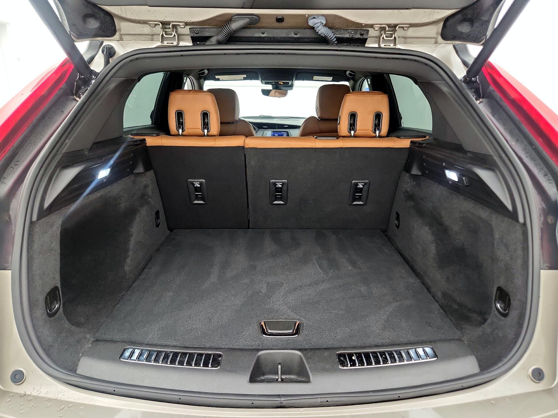 Thumbnail: 2022 Cadillac XT4 - 20