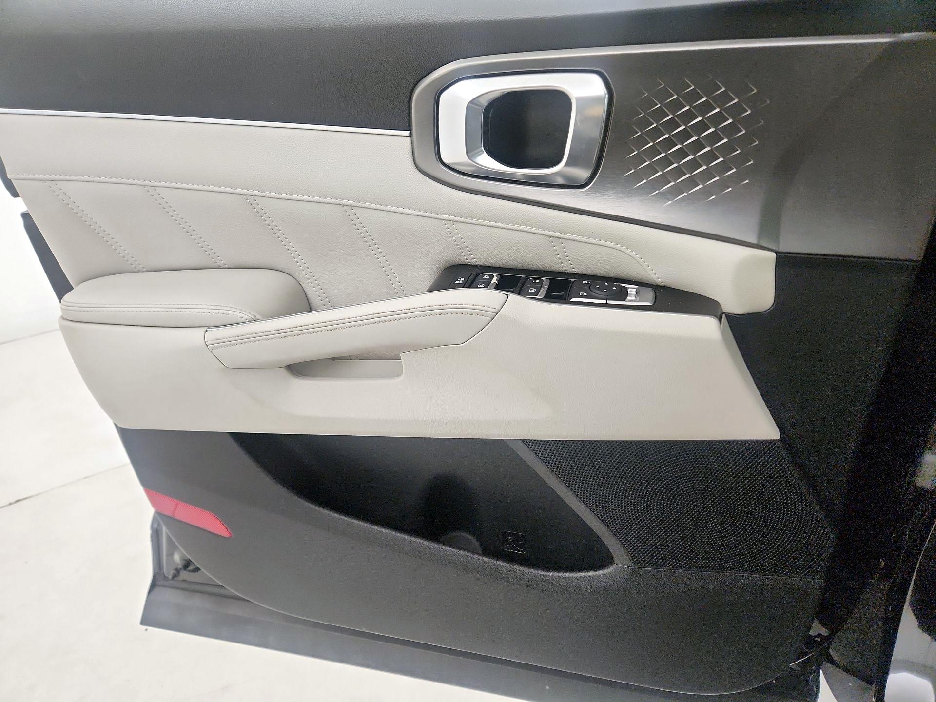 Thumbnail: 2021 Kia Sorento - 12