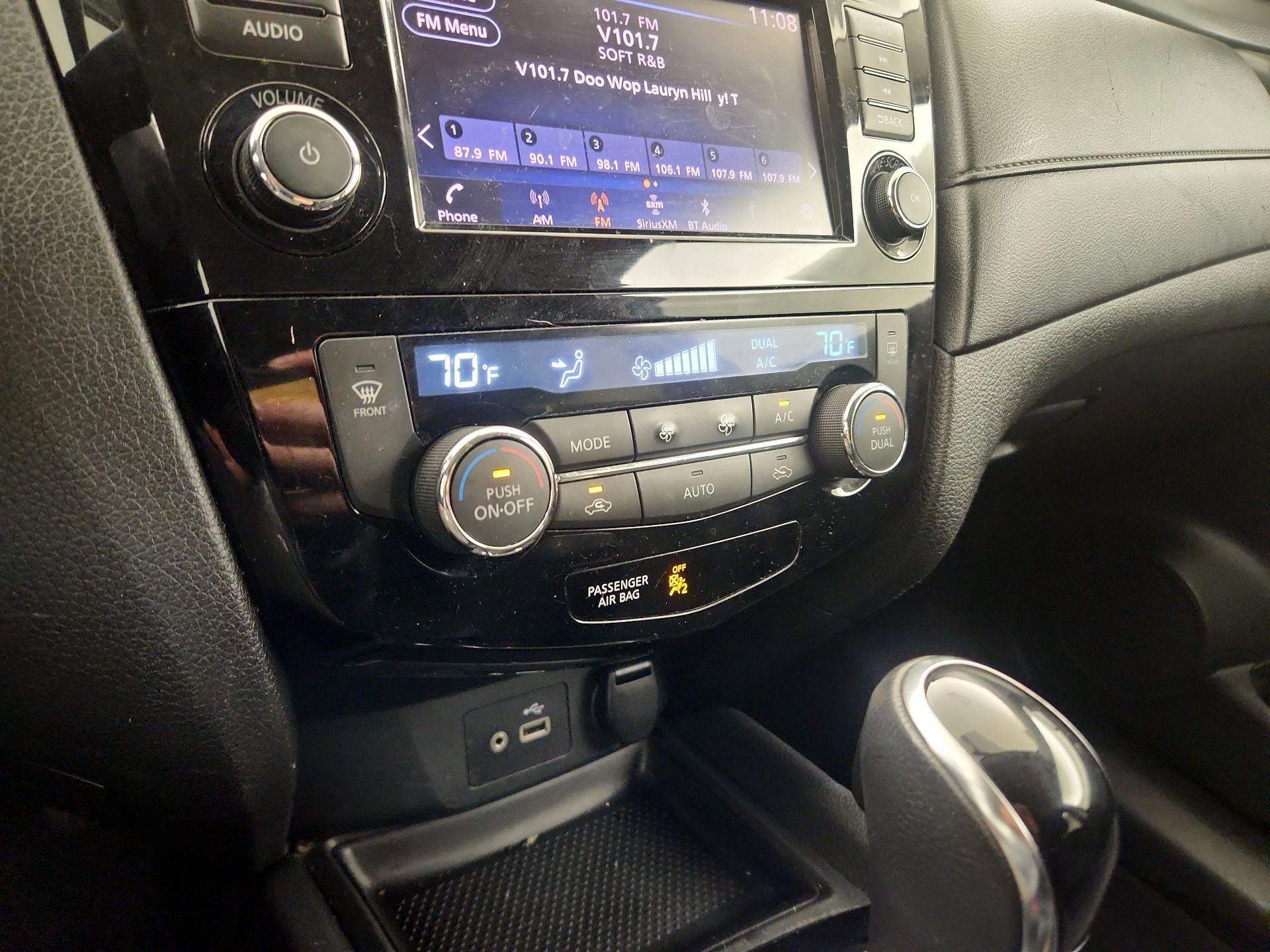 Thumbnail: 2018 Nissan Rogue - 16