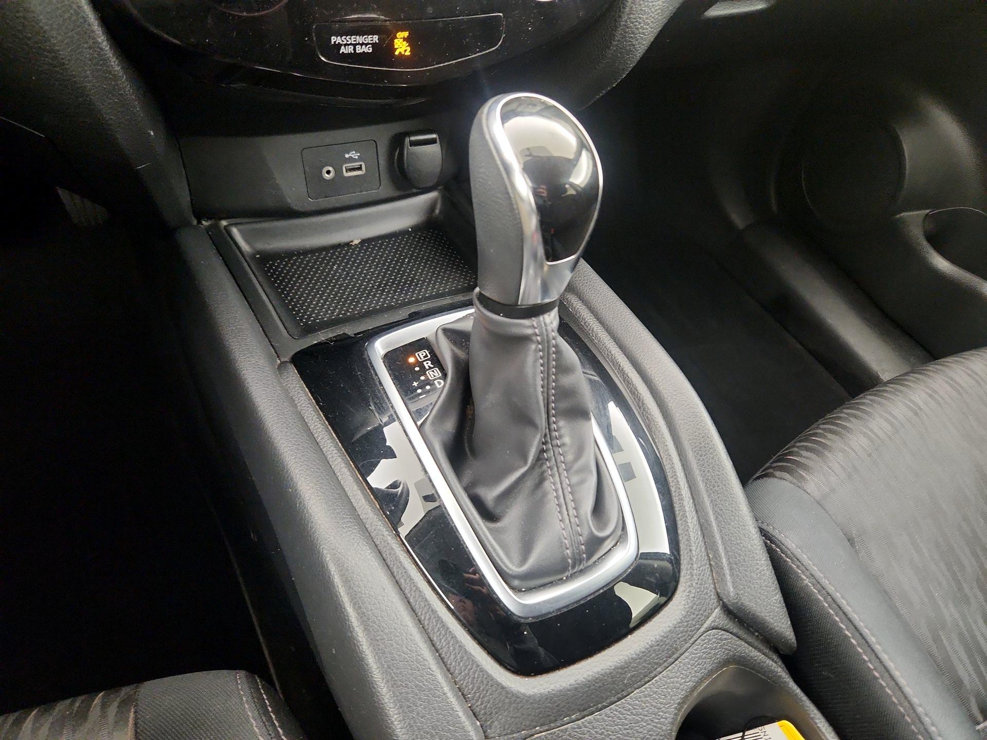 Thumbnail: 2018 Nissan Rogue - 17
