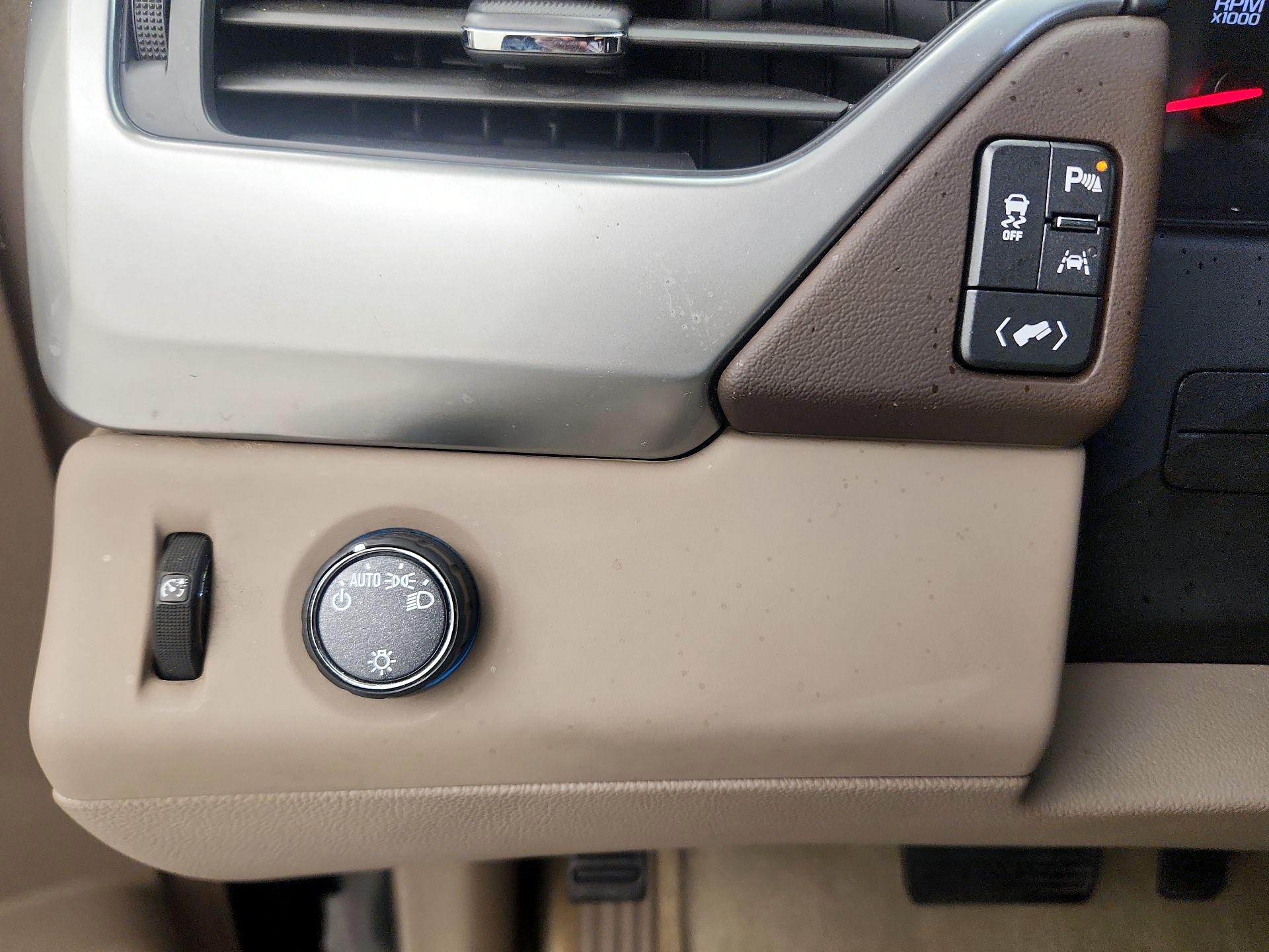 Thumbnail: 2018 Chevrolet Suburban - 13