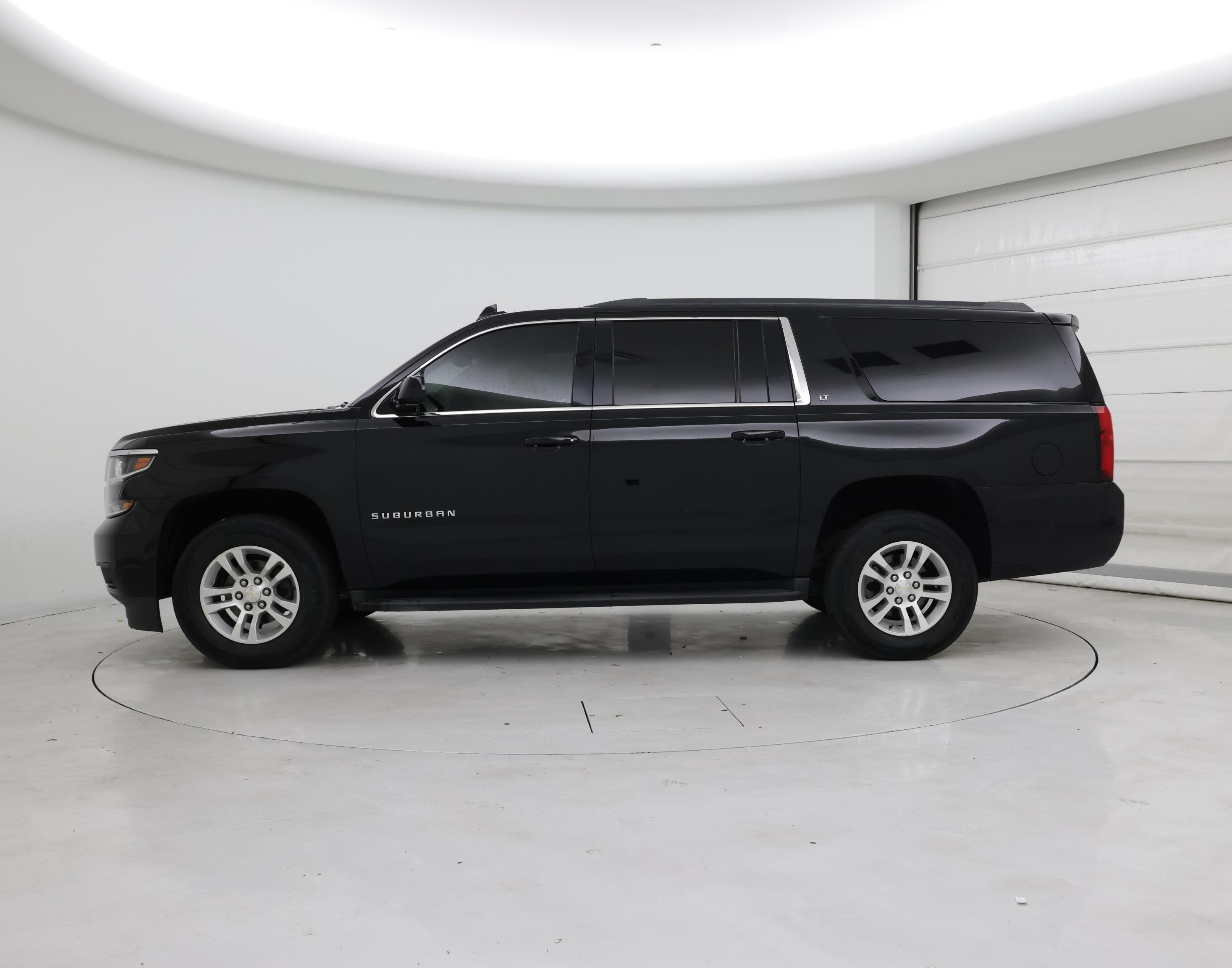 Thumbnail: 2018 Chevrolet Suburban - 3