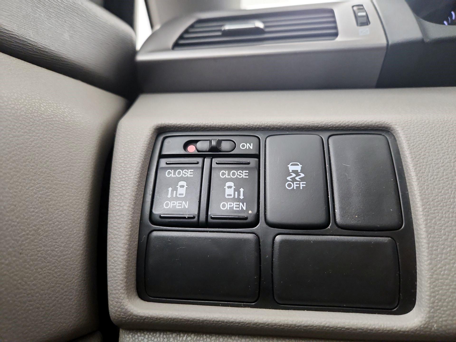Thumbnail: 2017 Honda Odyssey - 11