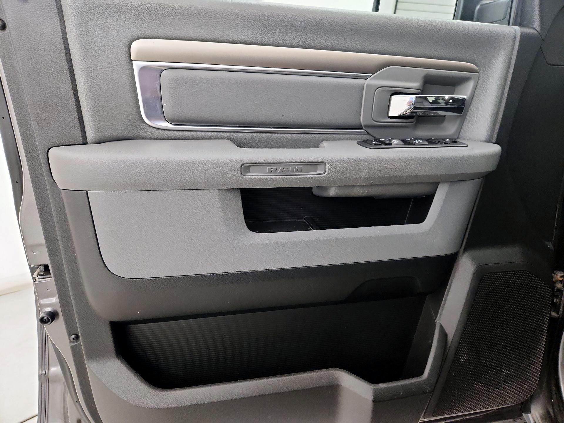 Thumbnail: 2020 RAM 1500 Classic - 12