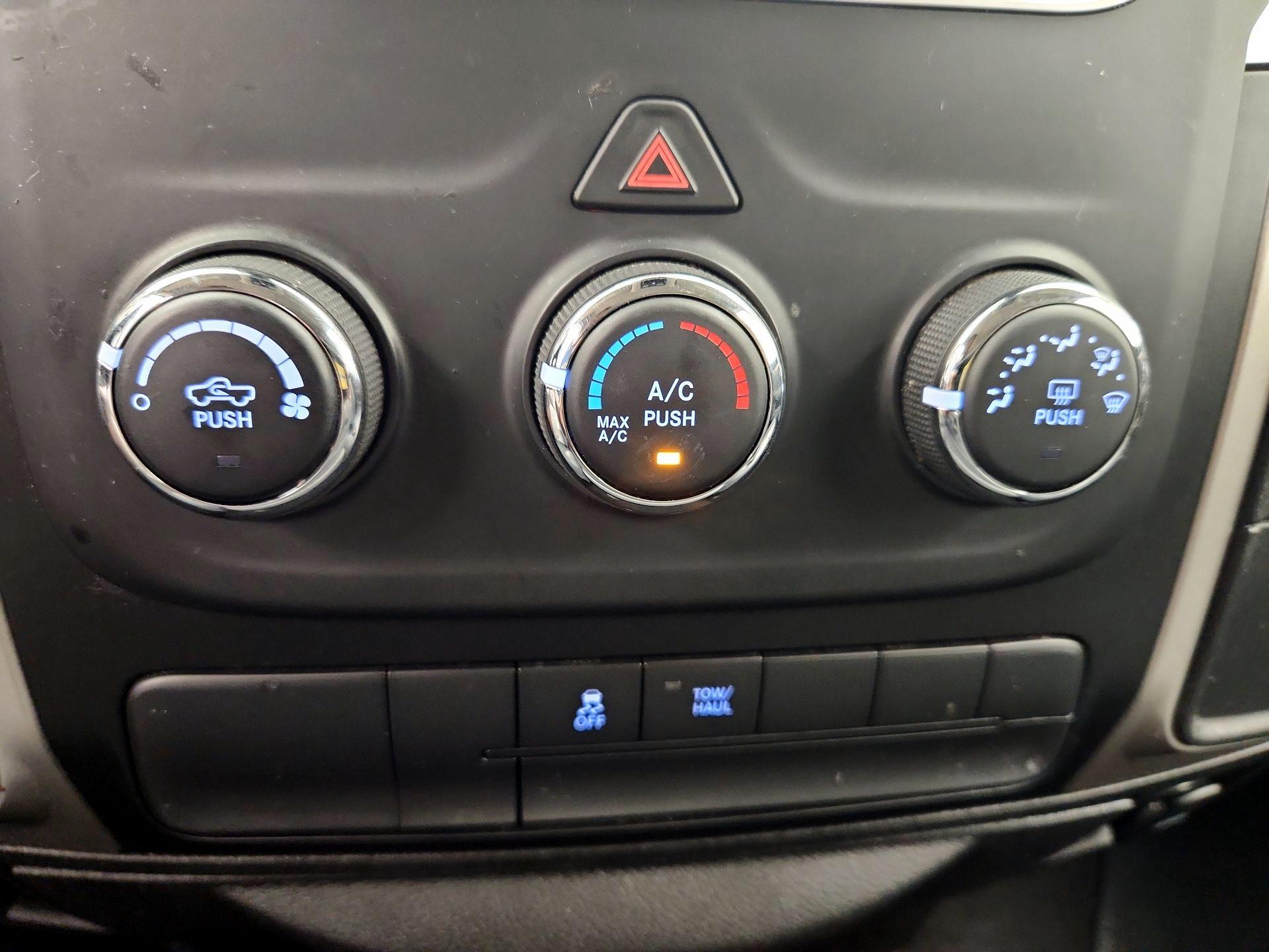 Thumbnail: 2020 RAM 1500 Classic - 16