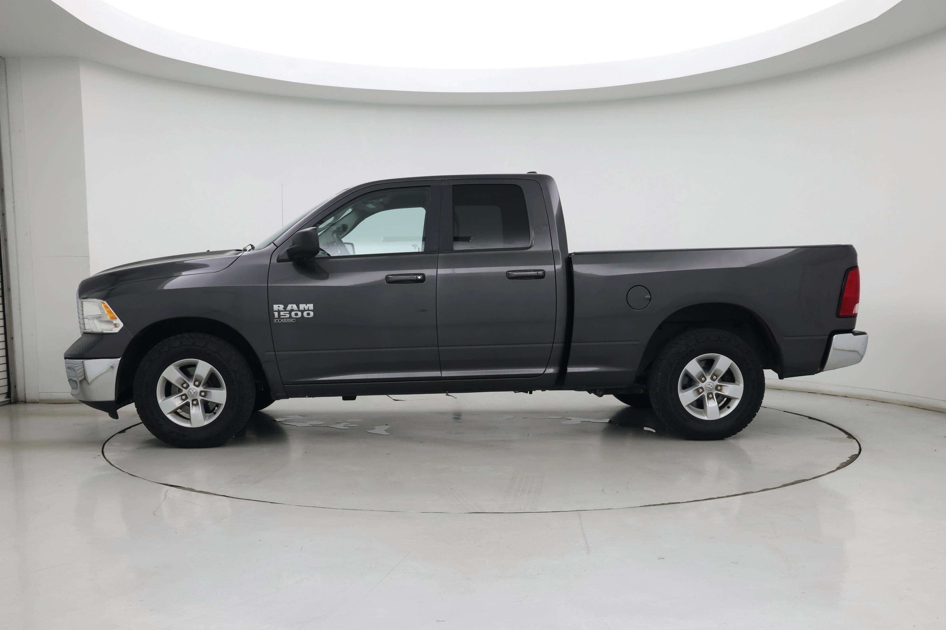 Thumbnail: 2020 RAM 1500 Classic - 3
