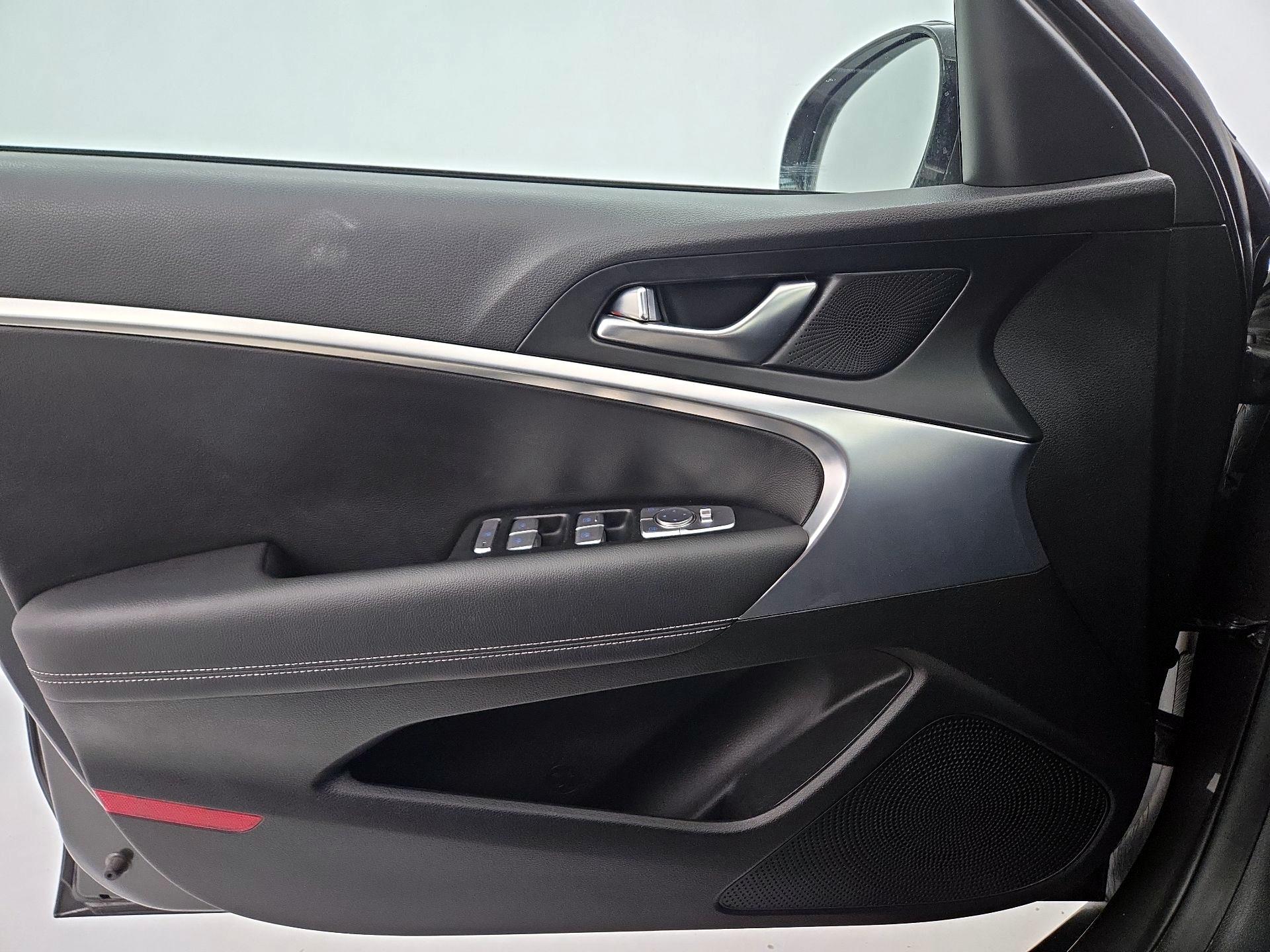 Thumbnail: 2023 Genesis G70 - 12