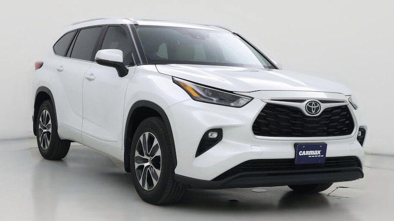 2023 Toyota Highlander XLE Hero Image