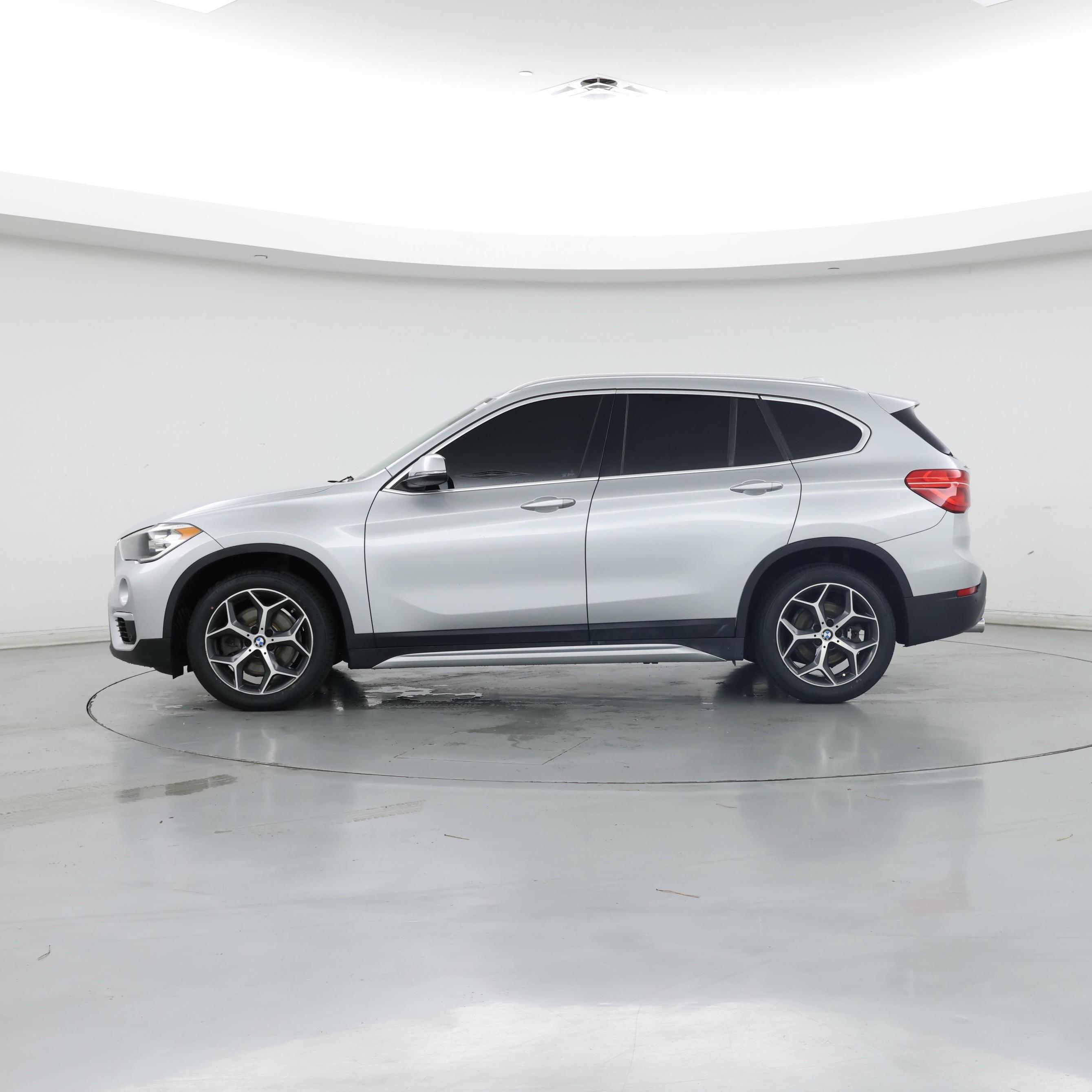 Thumbnail: 2019 BMW X1 - 3