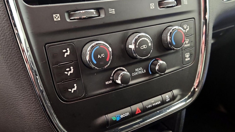 2018 Dodge Grand Caravan SE 16