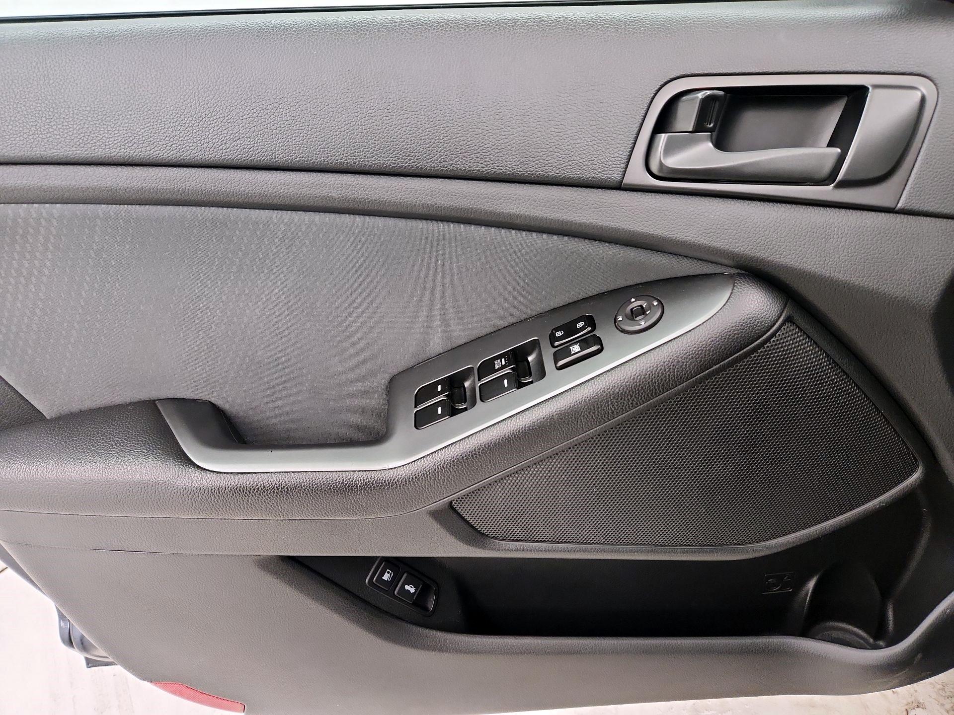 Thumbnail: 2015 Kia Optima - 12