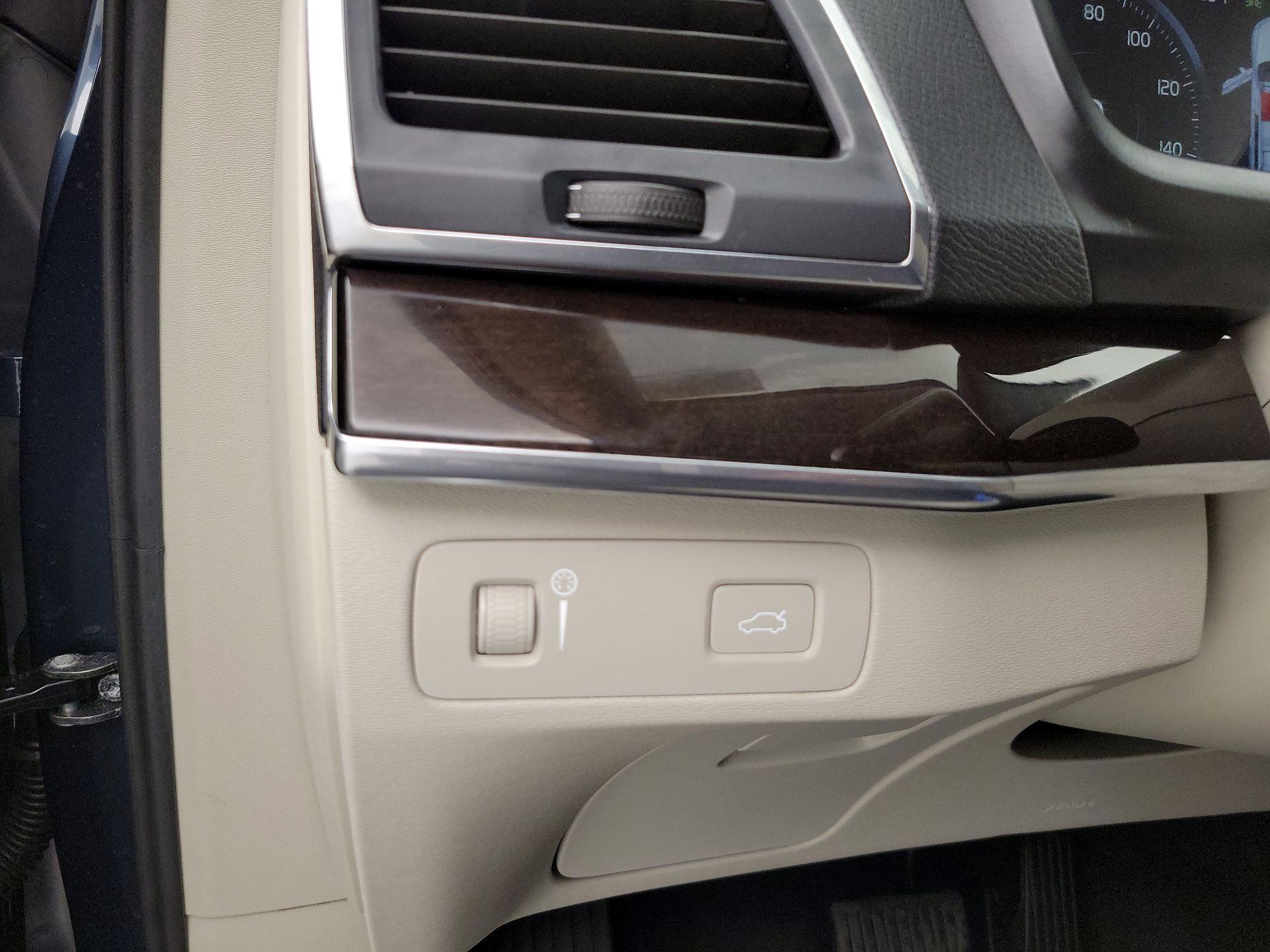 Thumbnail: 2019 Volvo XC90 - 13