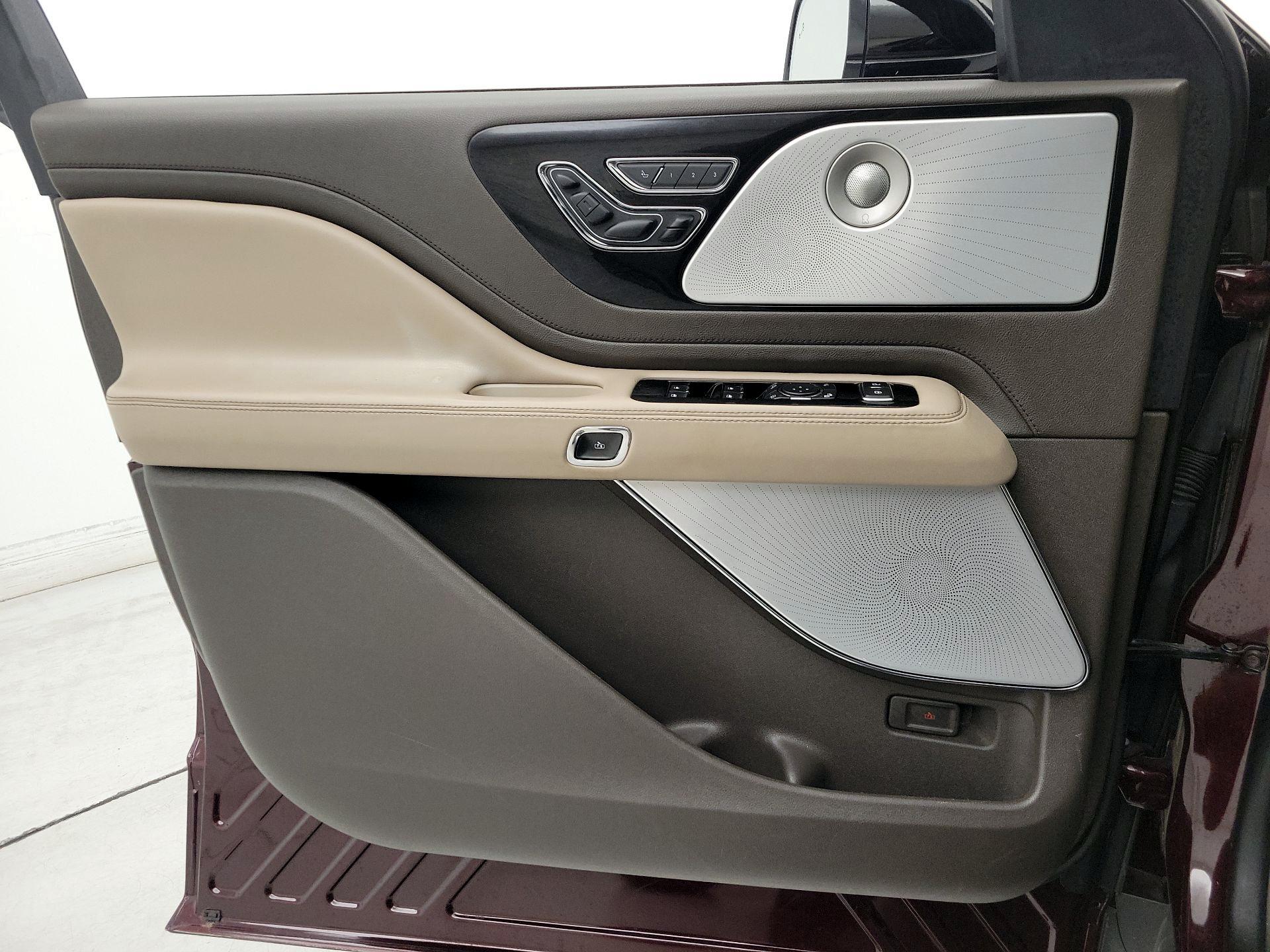 Thumbnail: 2021 Lincoln Aviator - 12
