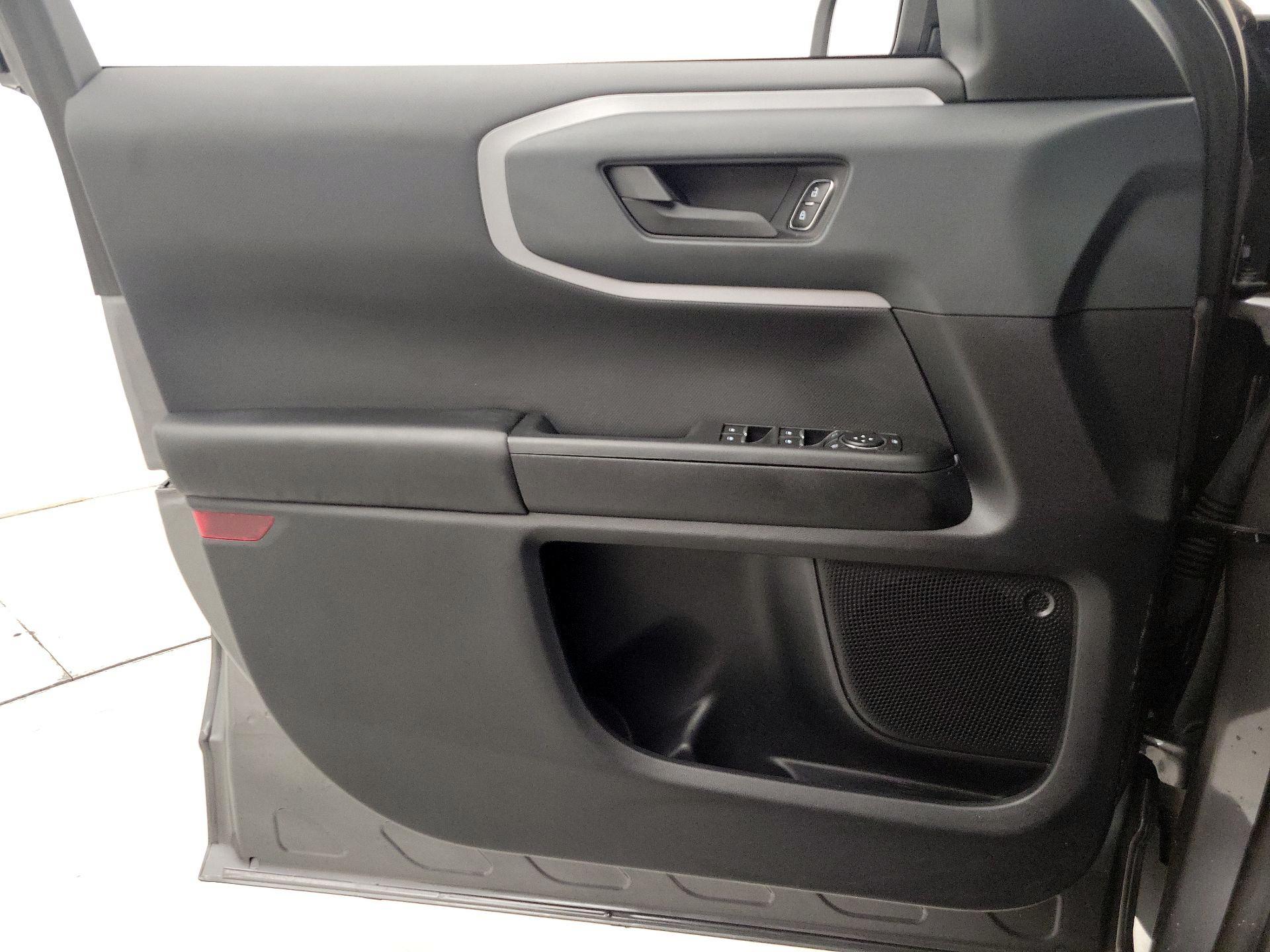 Thumbnail: 2022 Ford Bronco Sport - 12