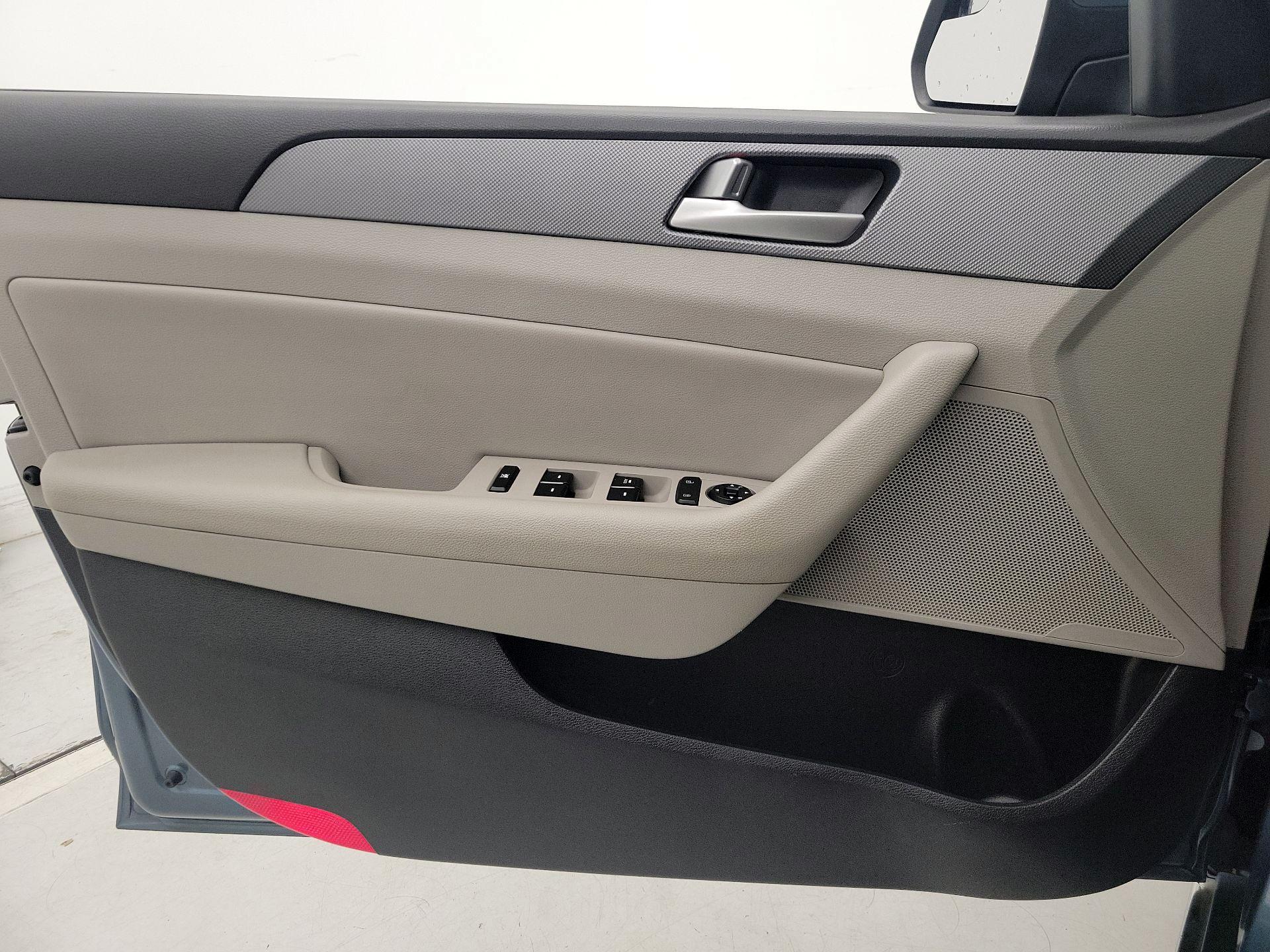 Thumbnail: 2016 Hyundai Sonata - 12