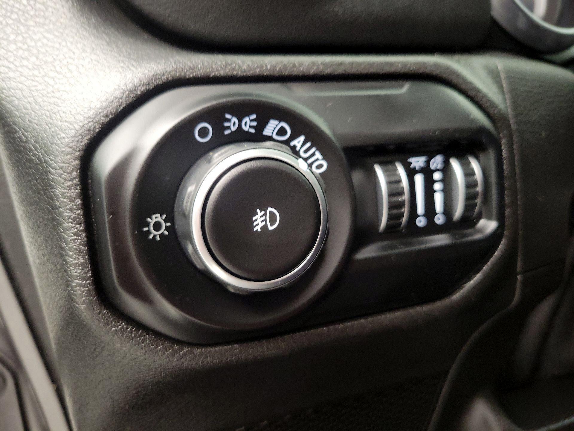 Thumbnail: 2019 Jeep Wrangler - 13