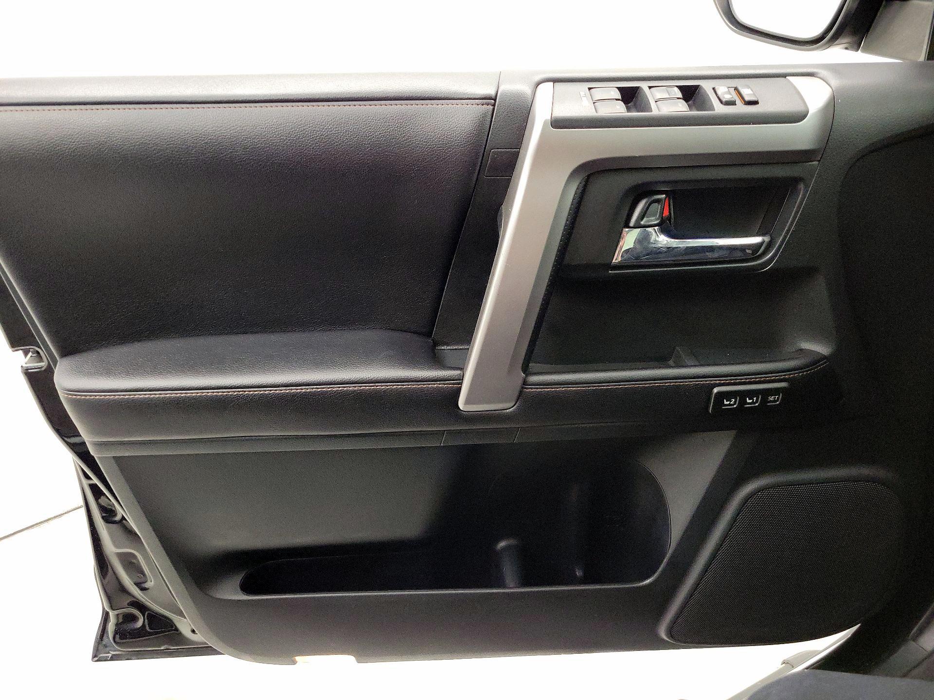 Thumbnail: 2016 Toyota 4Runner - 12