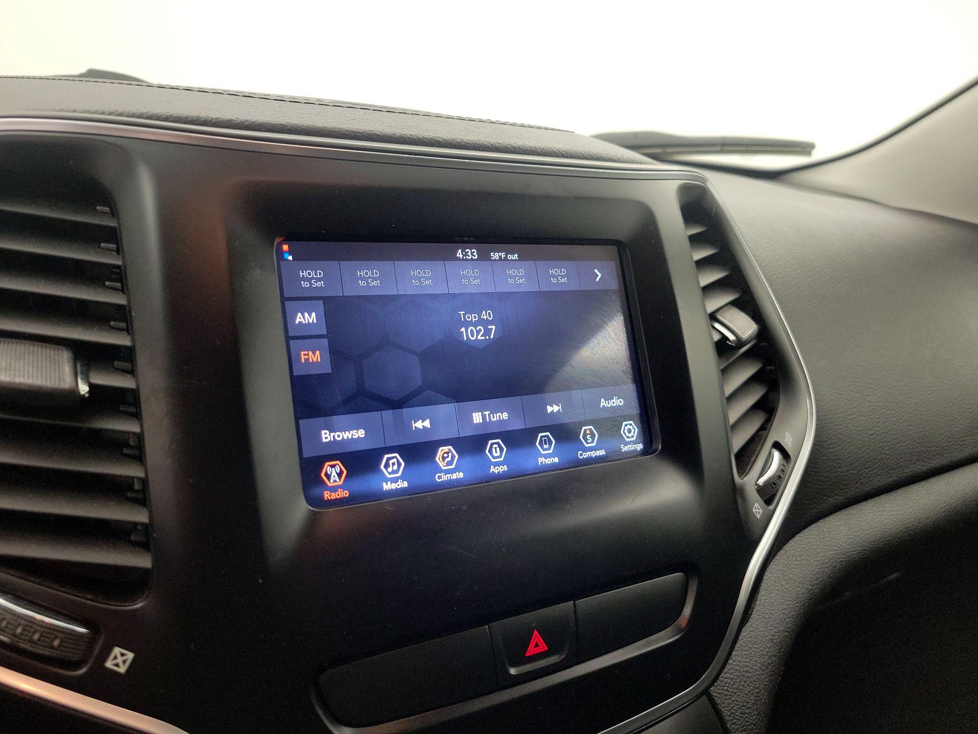 Thumbnail: 2019 Jeep Cherokee - 15