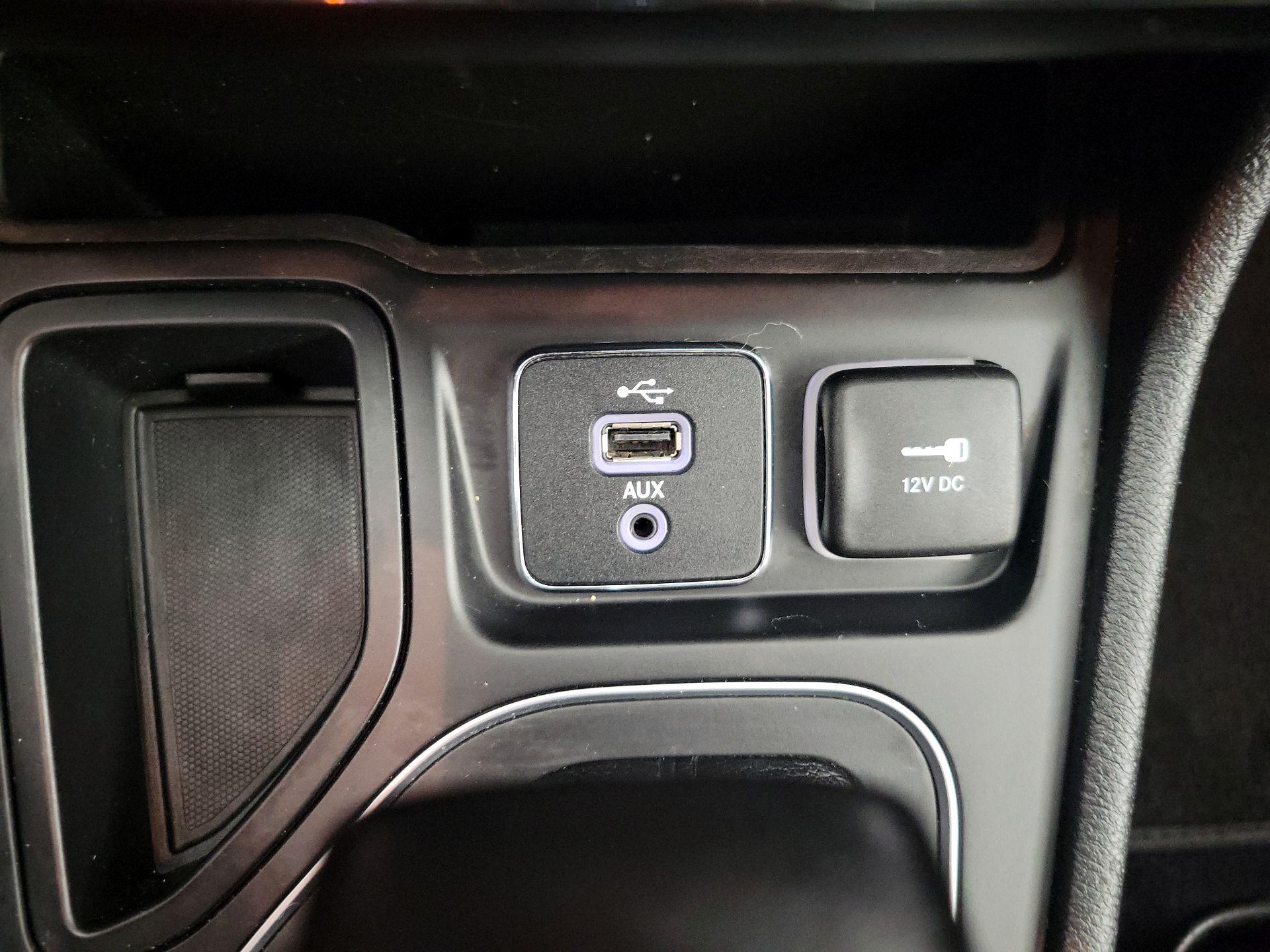 Thumbnail: 2019 Jeep Cherokee - 18