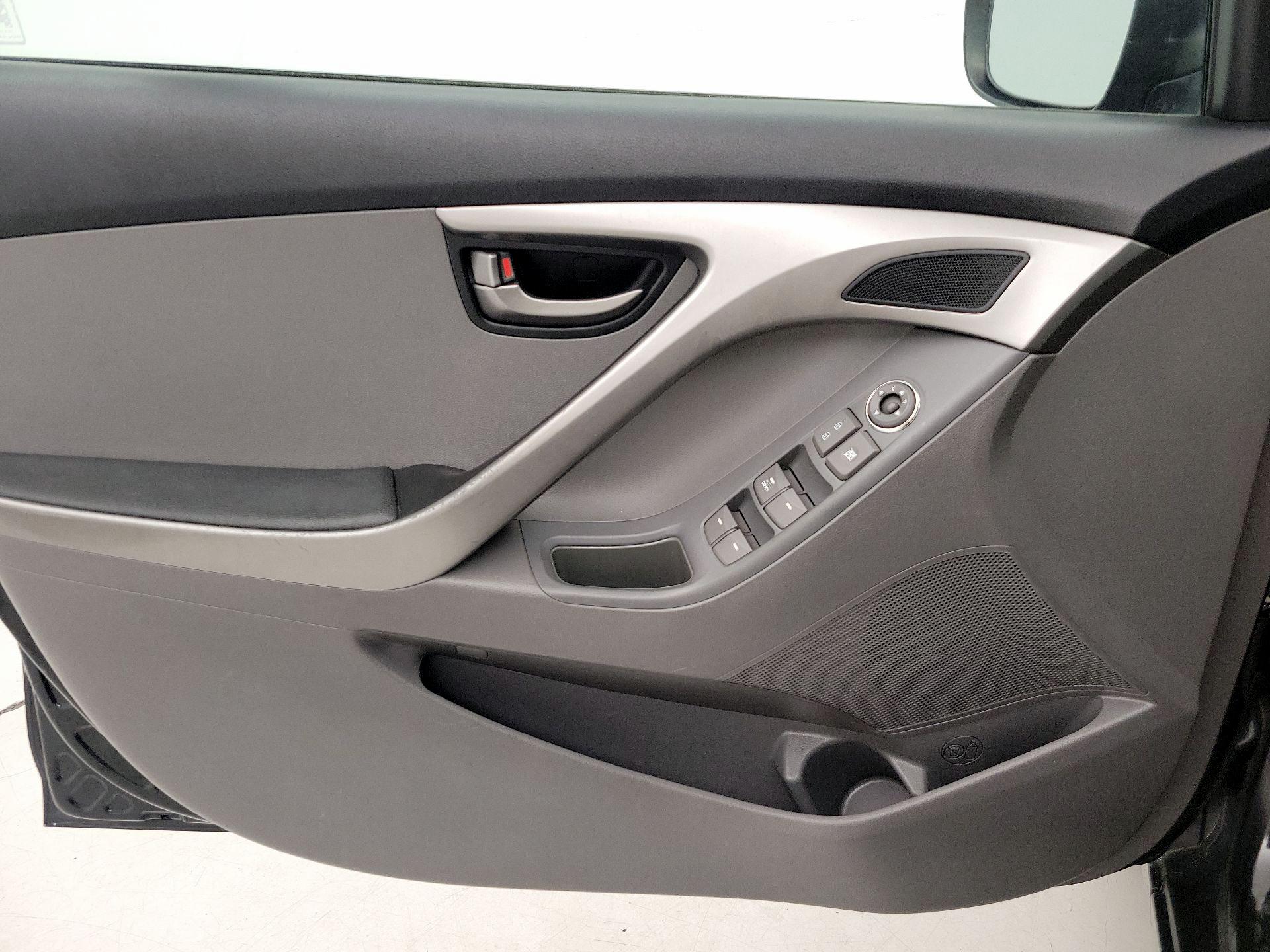 Thumbnail: 2013 Hyundai Elantra - 12