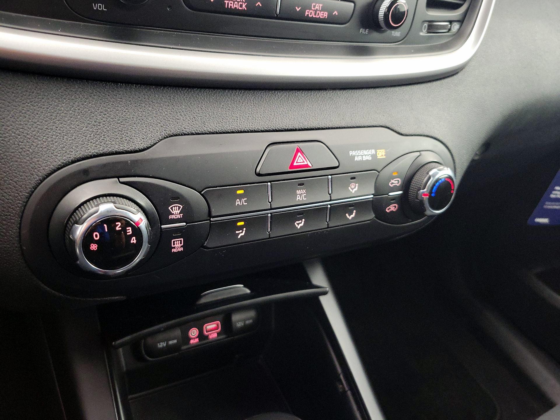 Thumbnail: 2017 Kia Sorento - 16