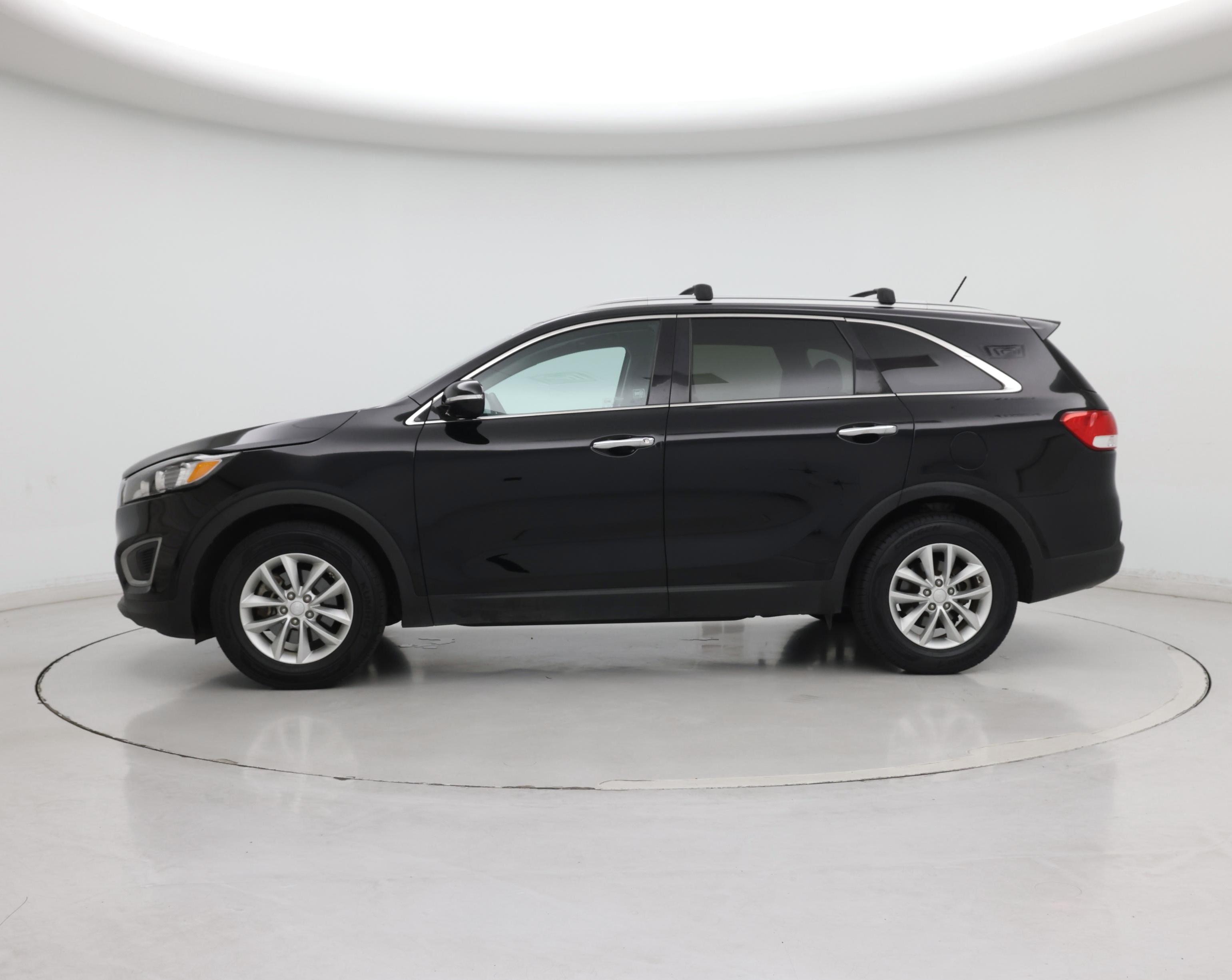 Thumbnail: 2017 Kia Sorento - 3