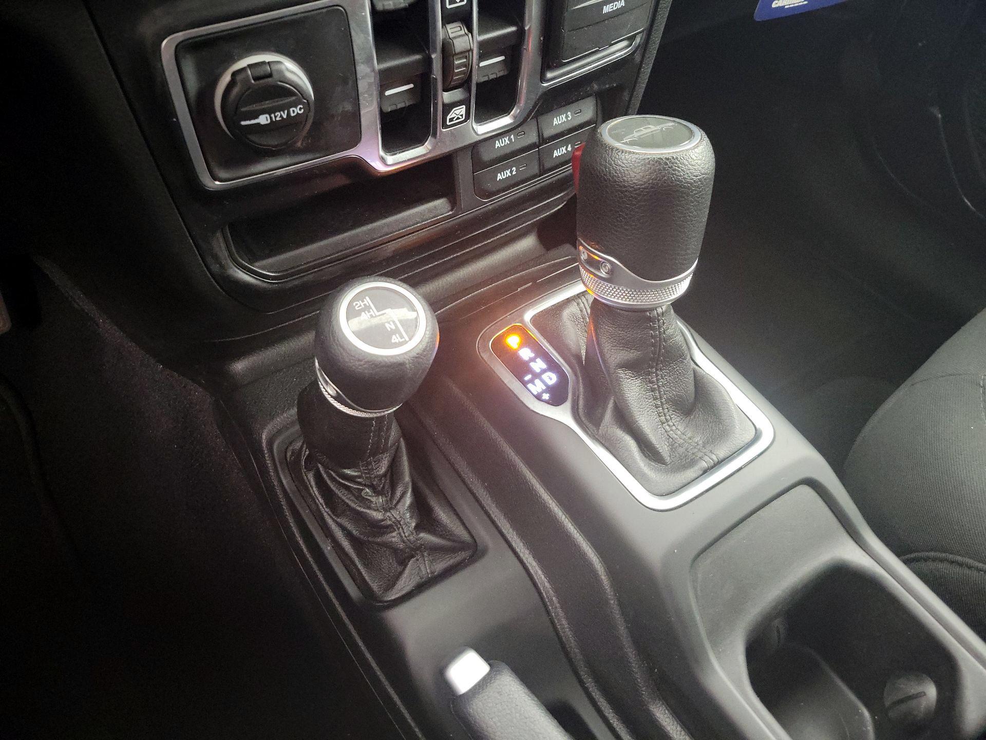 Thumbnail: 2021 Jeep Gladiator - 17