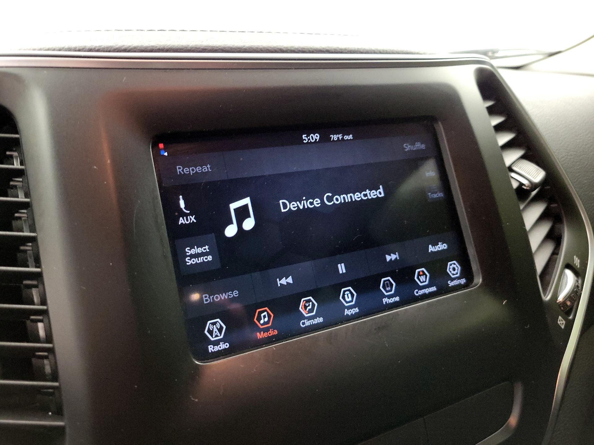 Thumbnail: 2019 Jeep Cherokee - 15