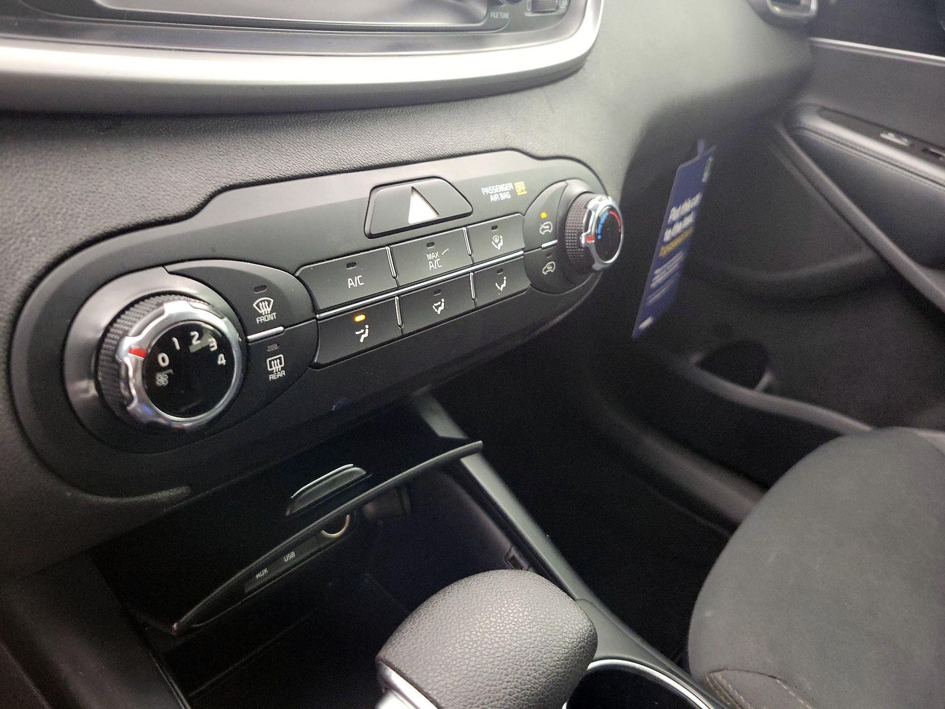 Thumbnail: 2019 Kia Sorento - 16