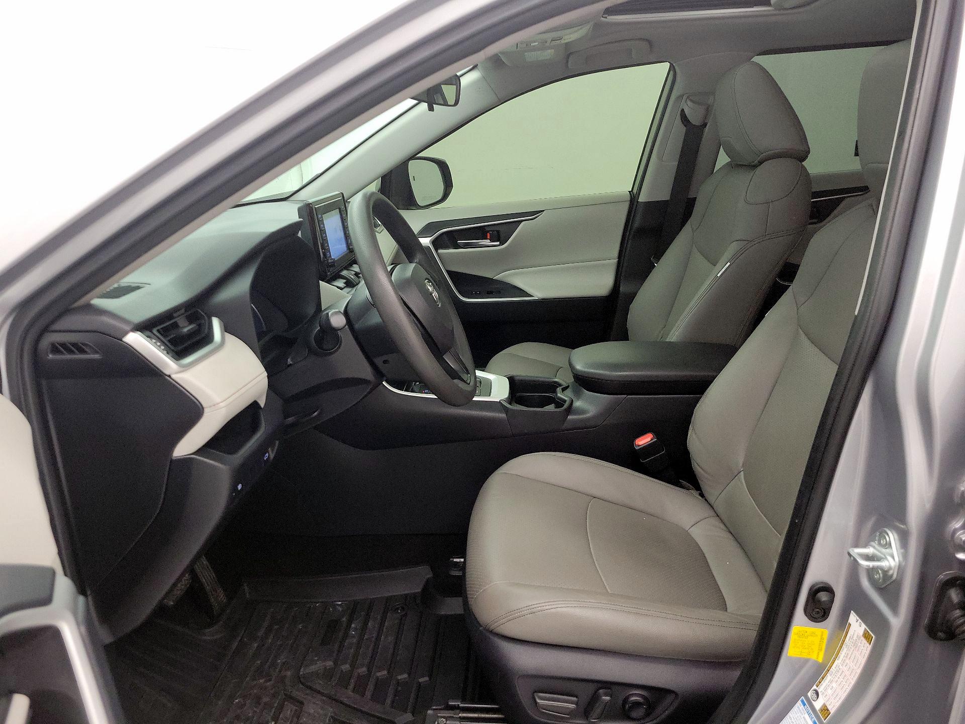 Thumbnail: 2019 Toyota RAV4 - 11