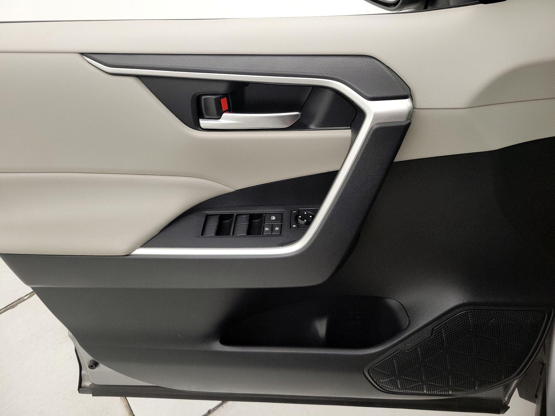 Thumbnail: 2019 Toyota RAV4 - 12
