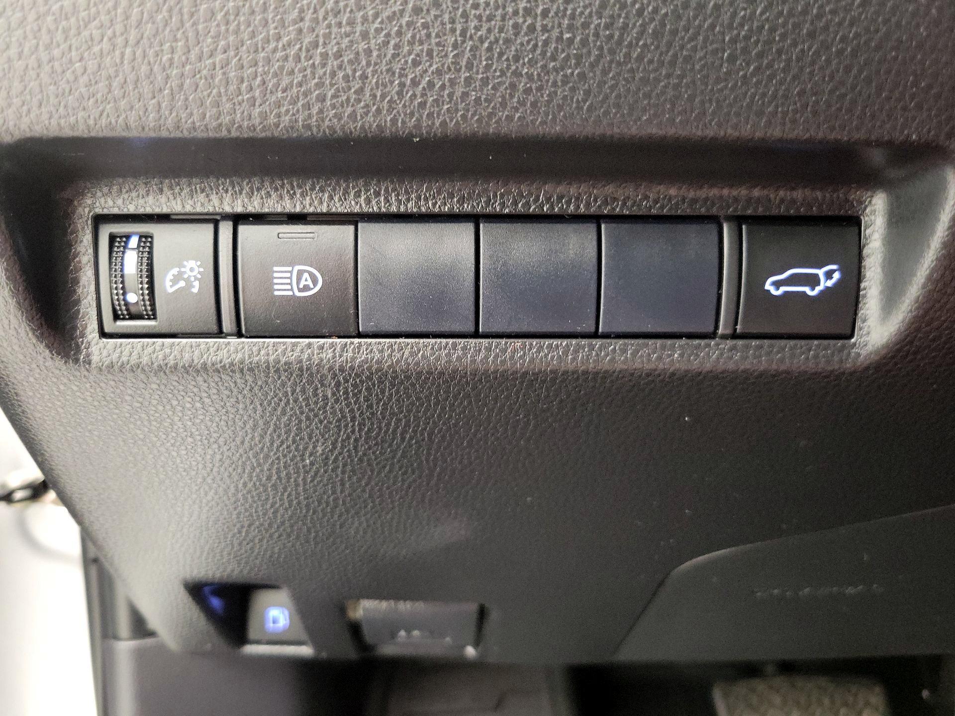 Thumbnail: 2019 Toyota RAV4 - 13