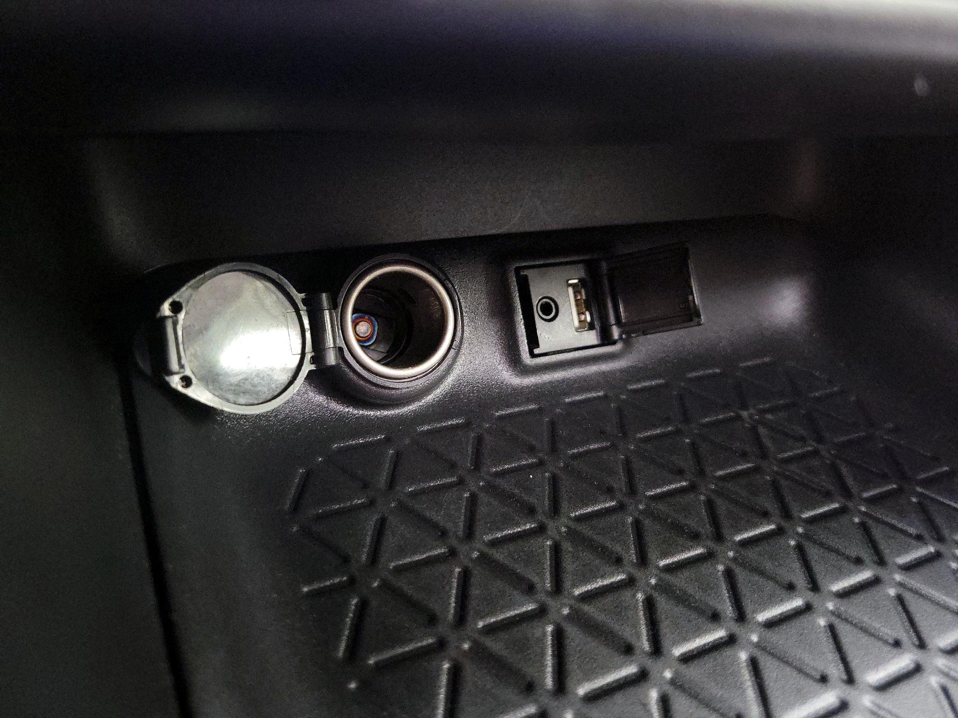 Thumbnail: 2019 Toyota RAV4 - 18