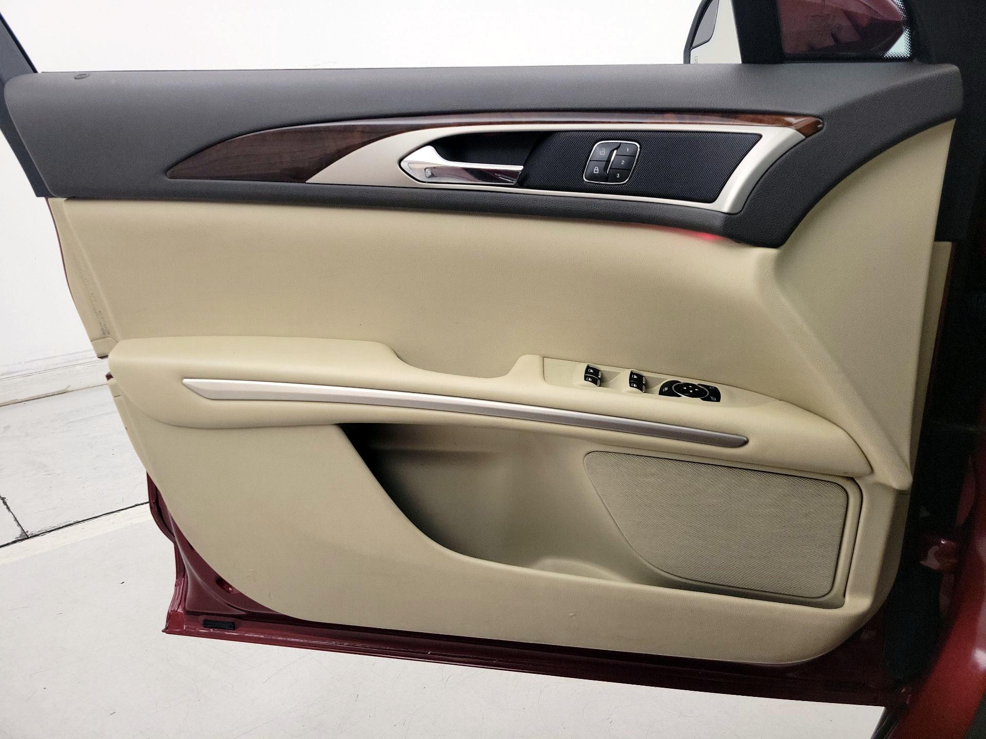 Thumbnail: 2014 Lincoln MKZ - 12
