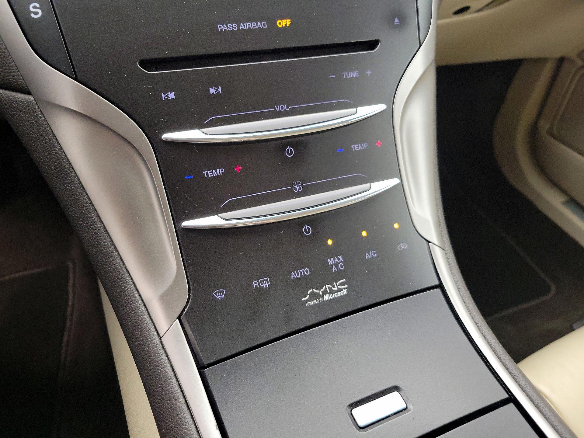 Thumbnail: 2014 Lincoln MKZ - 16