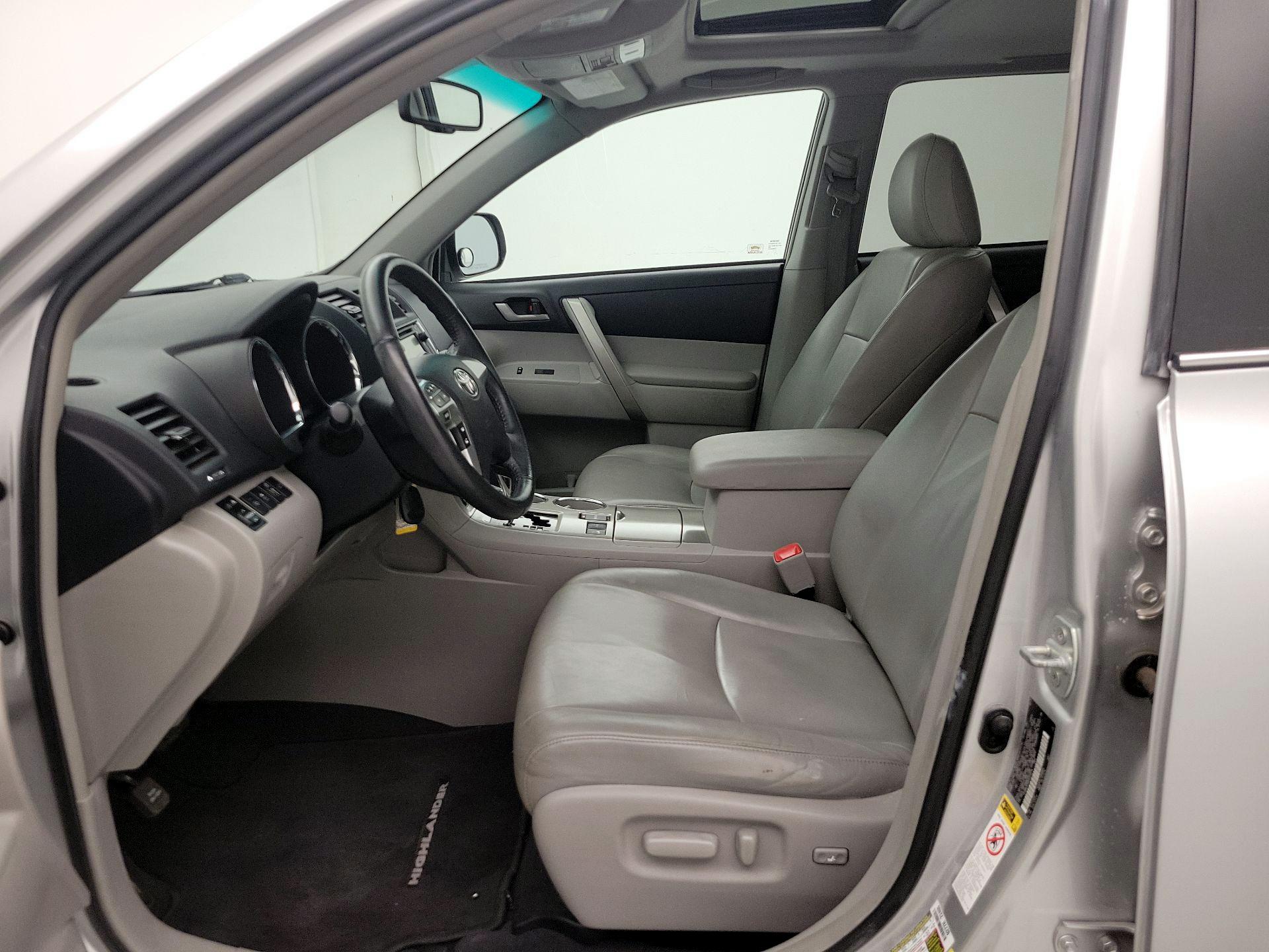 Thumbnail: 2013 Toyota Highlander - 11