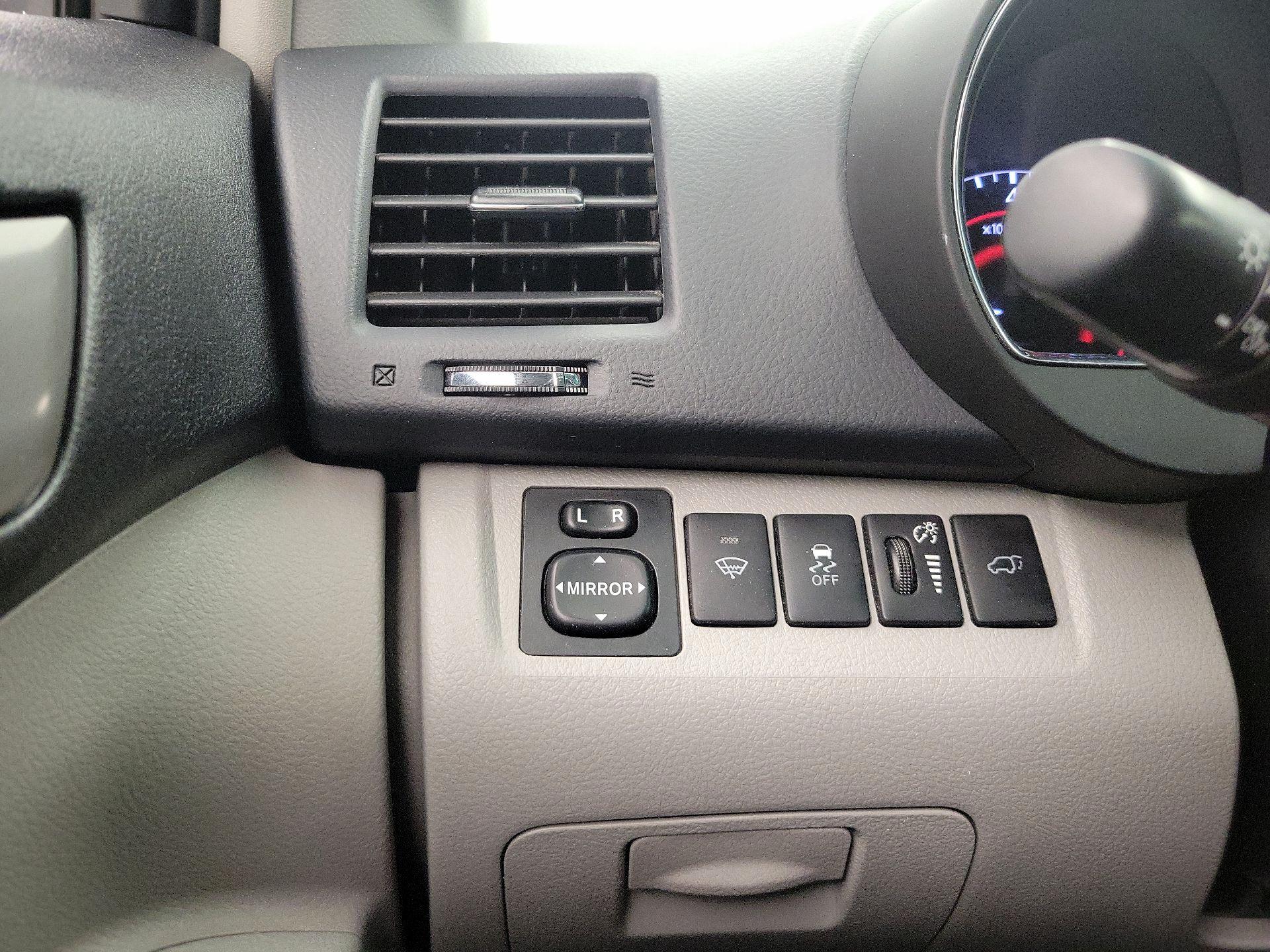 Thumbnail: 2013 Toyota Highlander - 13