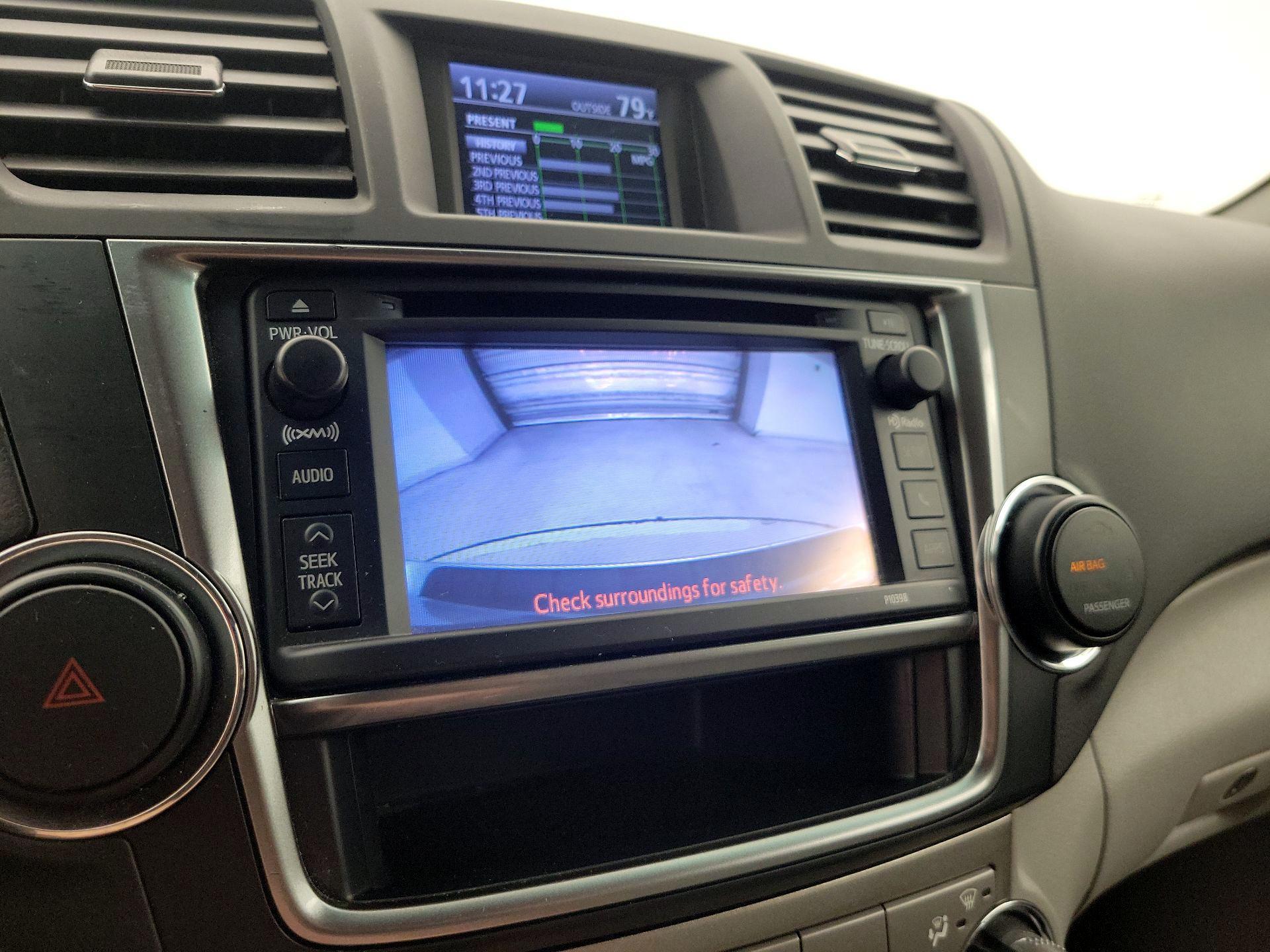 Thumbnail: 2013 Toyota Highlander - 14
