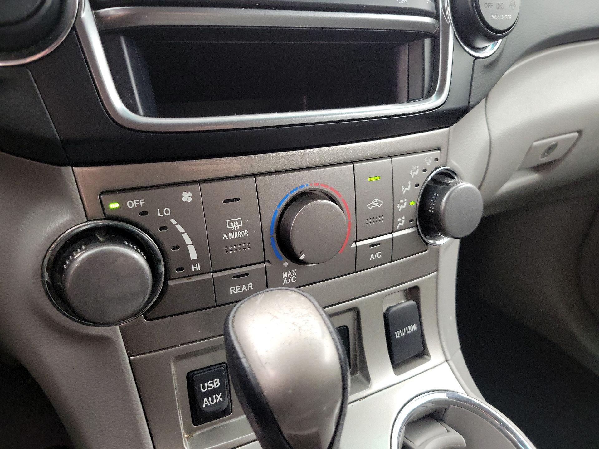 Thumbnail: 2013 Toyota Highlander - 16