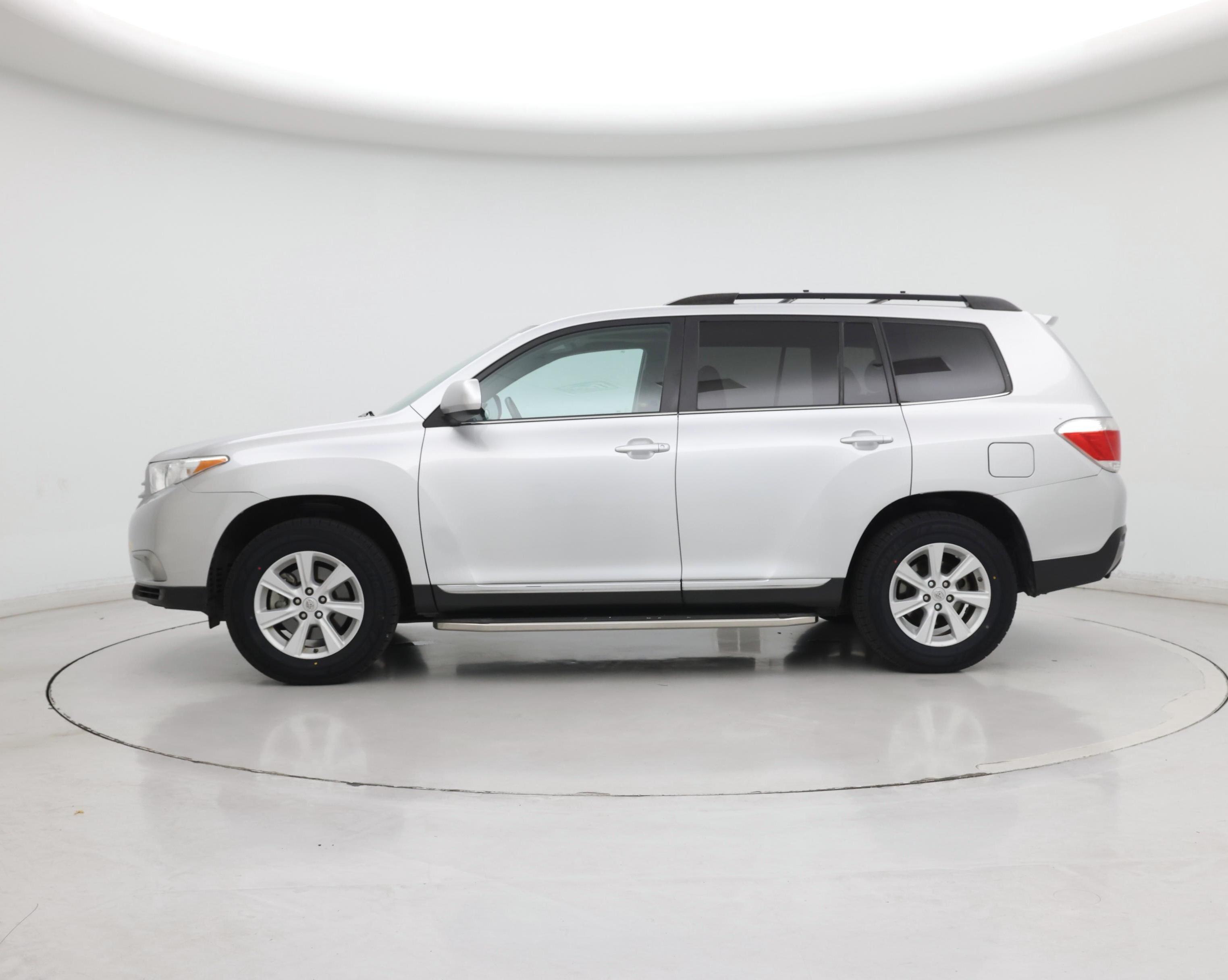 Thumbnail: 2013 Toyota Highlander - 3