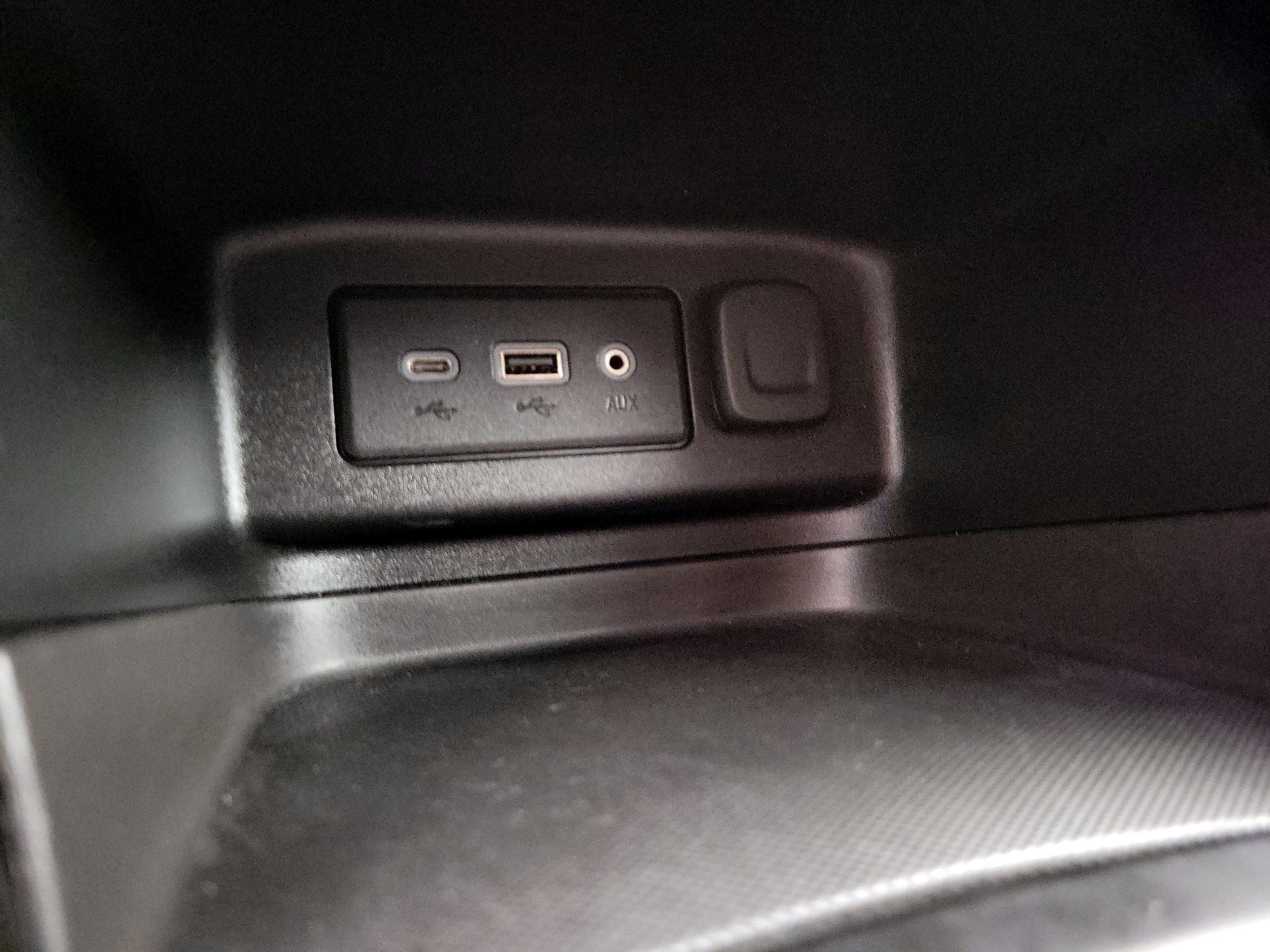 Thumbnail: 2020 Chevrolet Equinox - 18